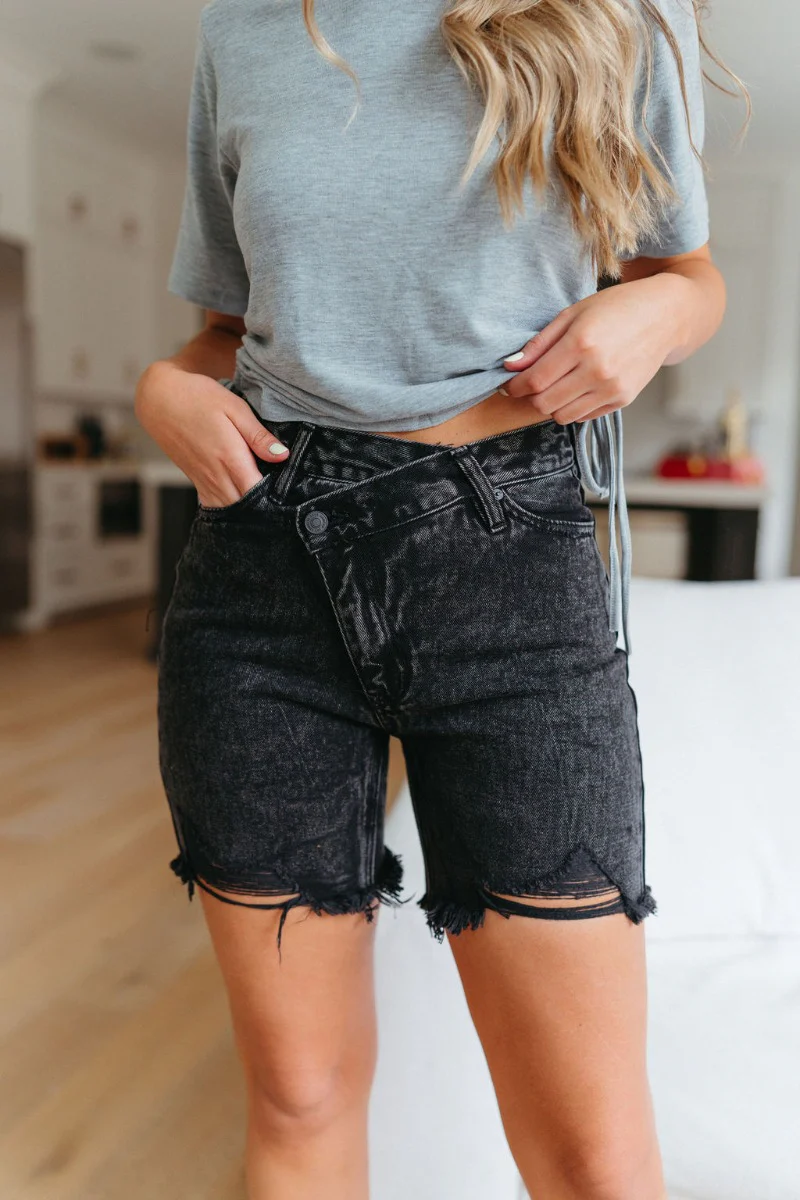 KanCan: Teagan Mid-Thigh Denim Shorts - Image 4