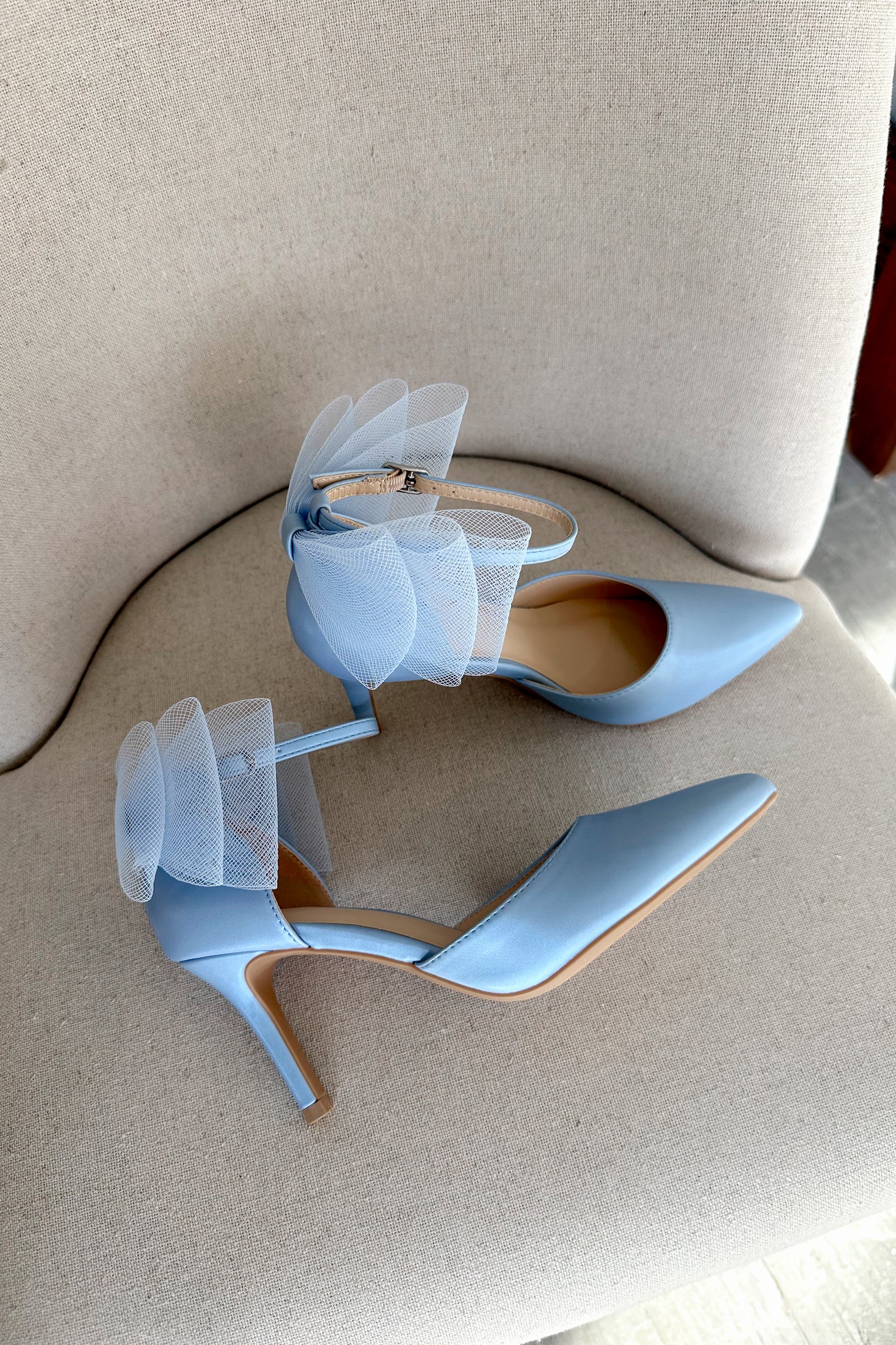 Karmen Blue Bow Pointed Toe Heel - Image 4