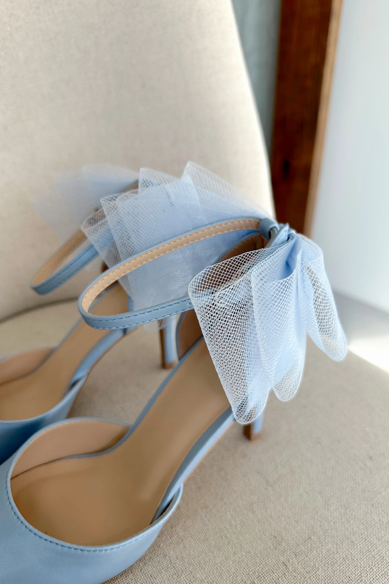 Karmen Blue Bow Pointed Toe Heel - Image 9