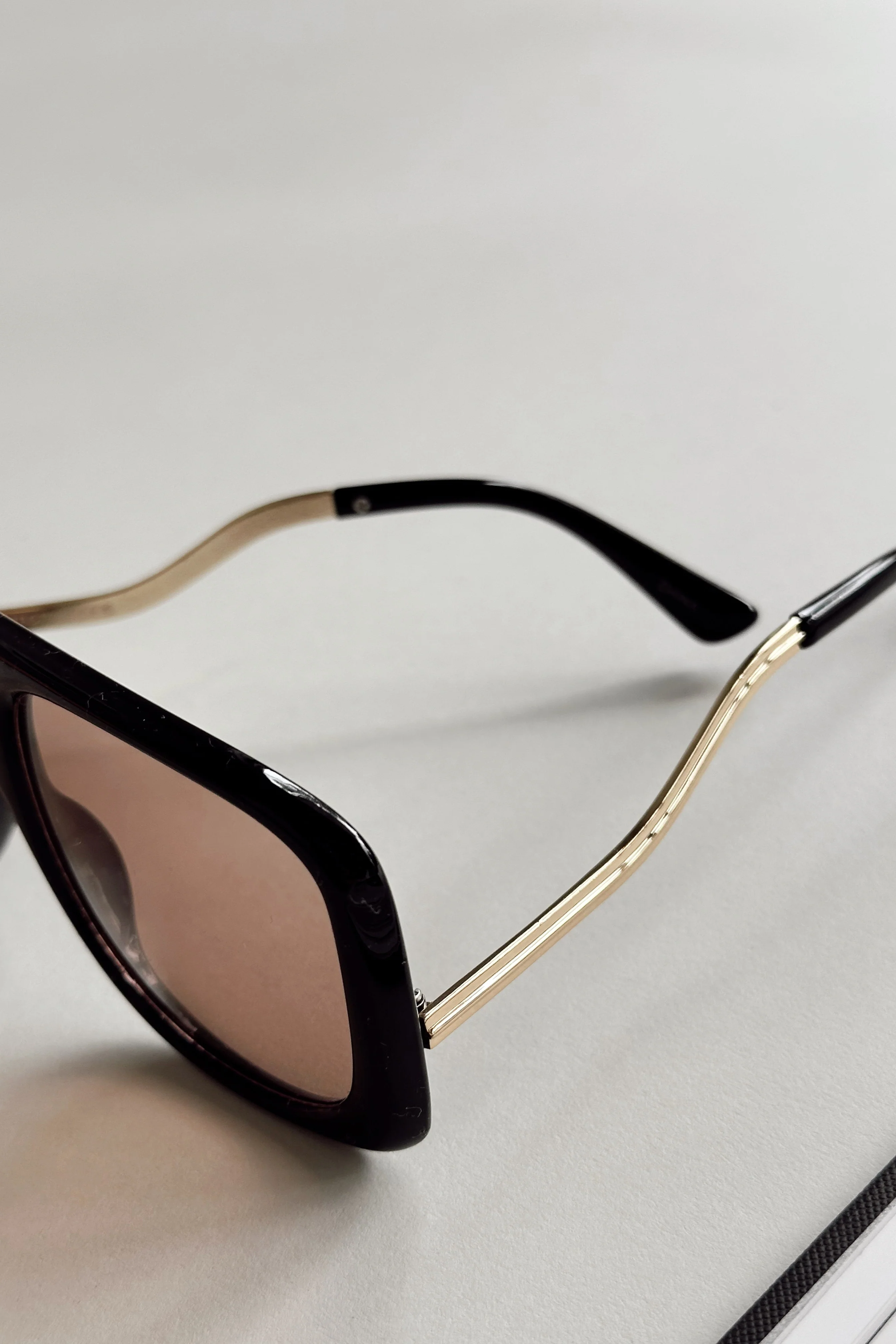 Kennedy Sunglasses in Black & Brown - Image 6