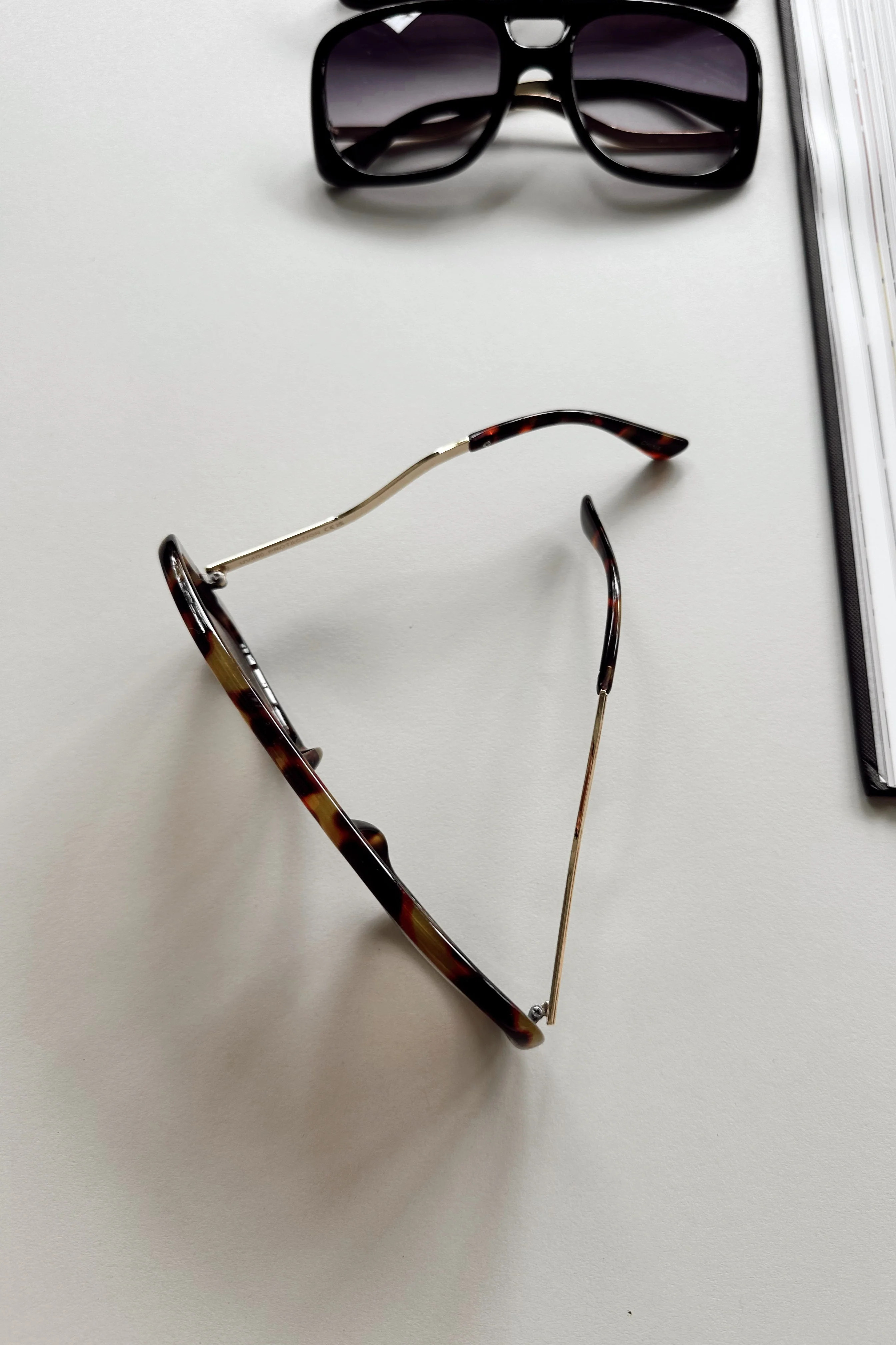 Kennedy Sunglasses in Dark Tortoise - Image 5