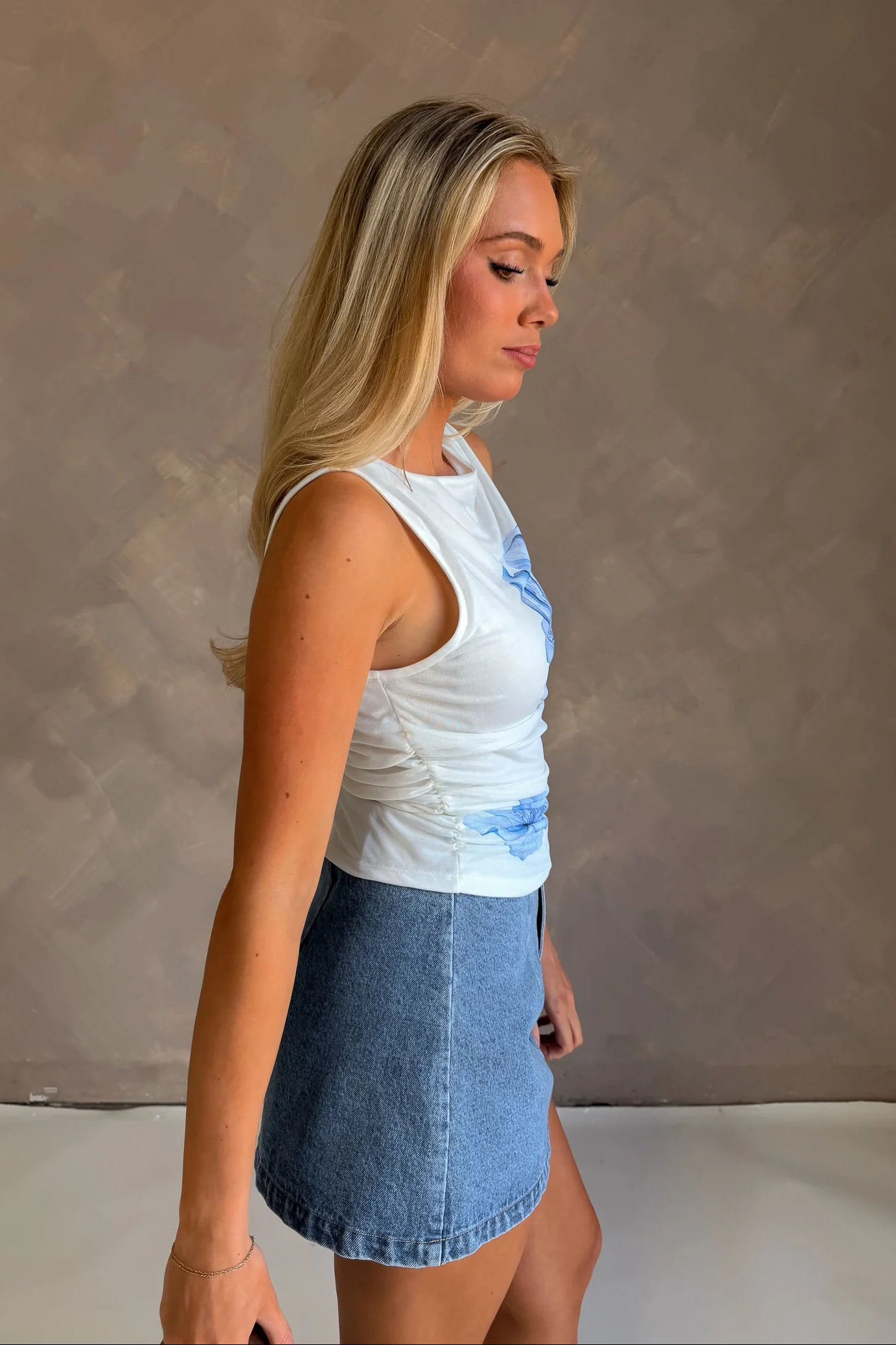 Khloe White & Blue Floral Ruched Tank - Image 3