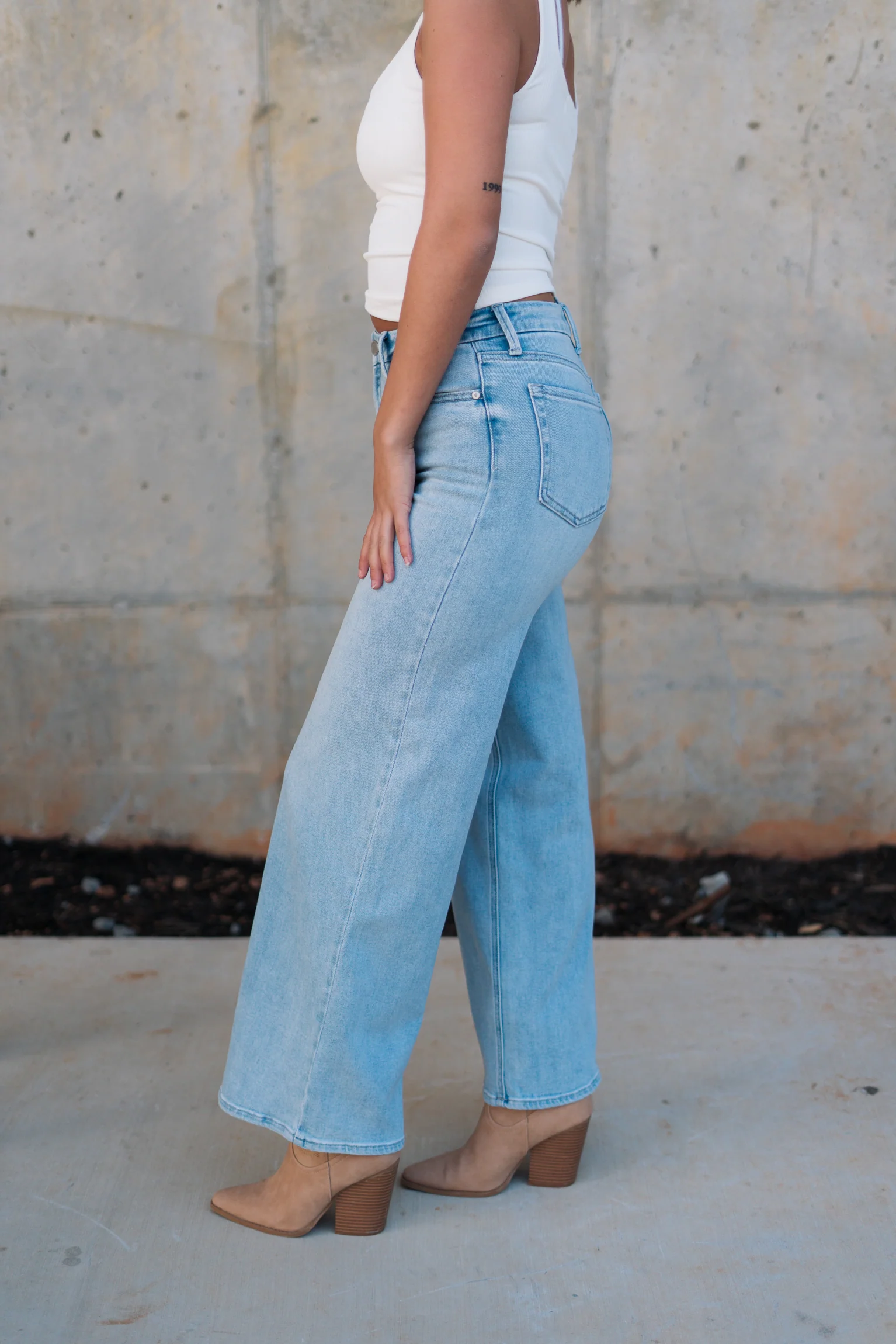 Kristen Light Wash Wide Leg Jeans - Image 2