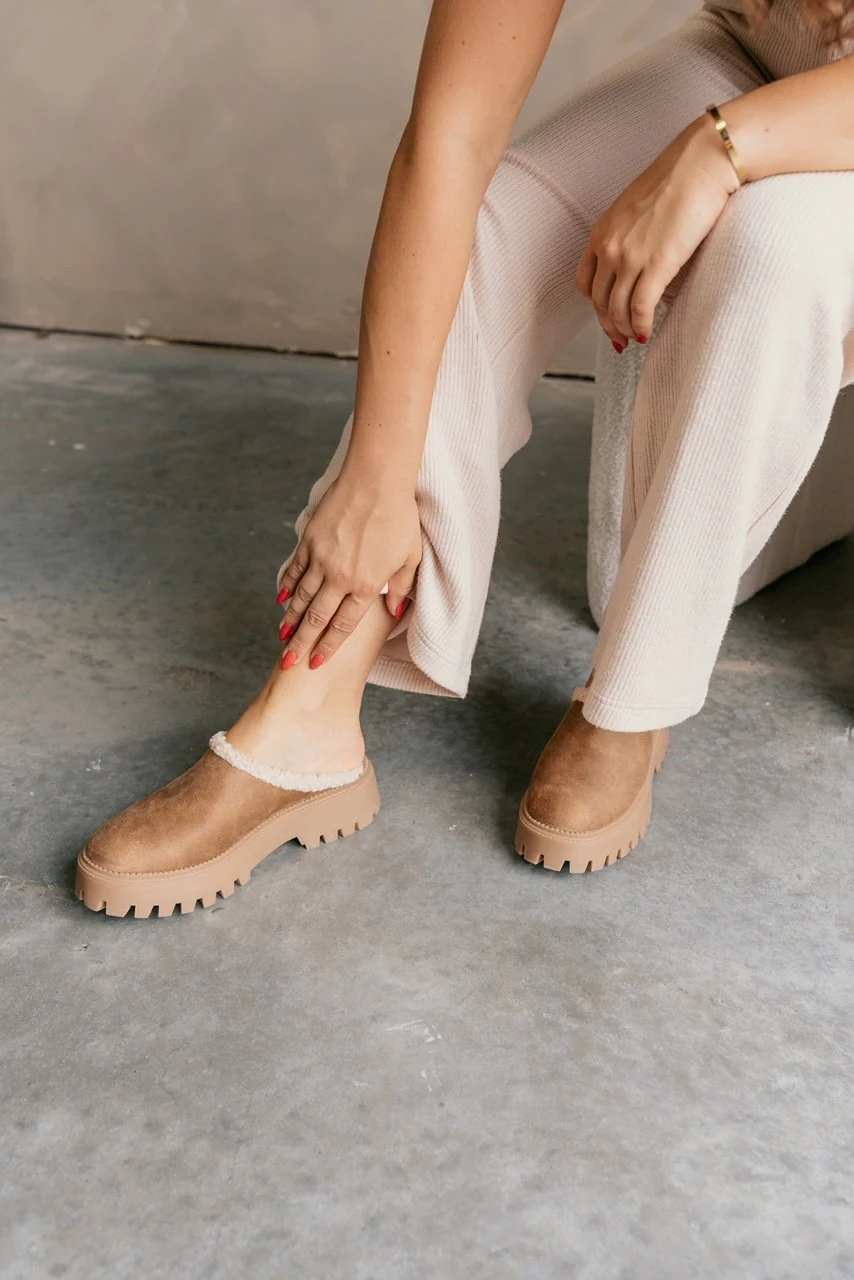 Ladie Tan Slipper Clog