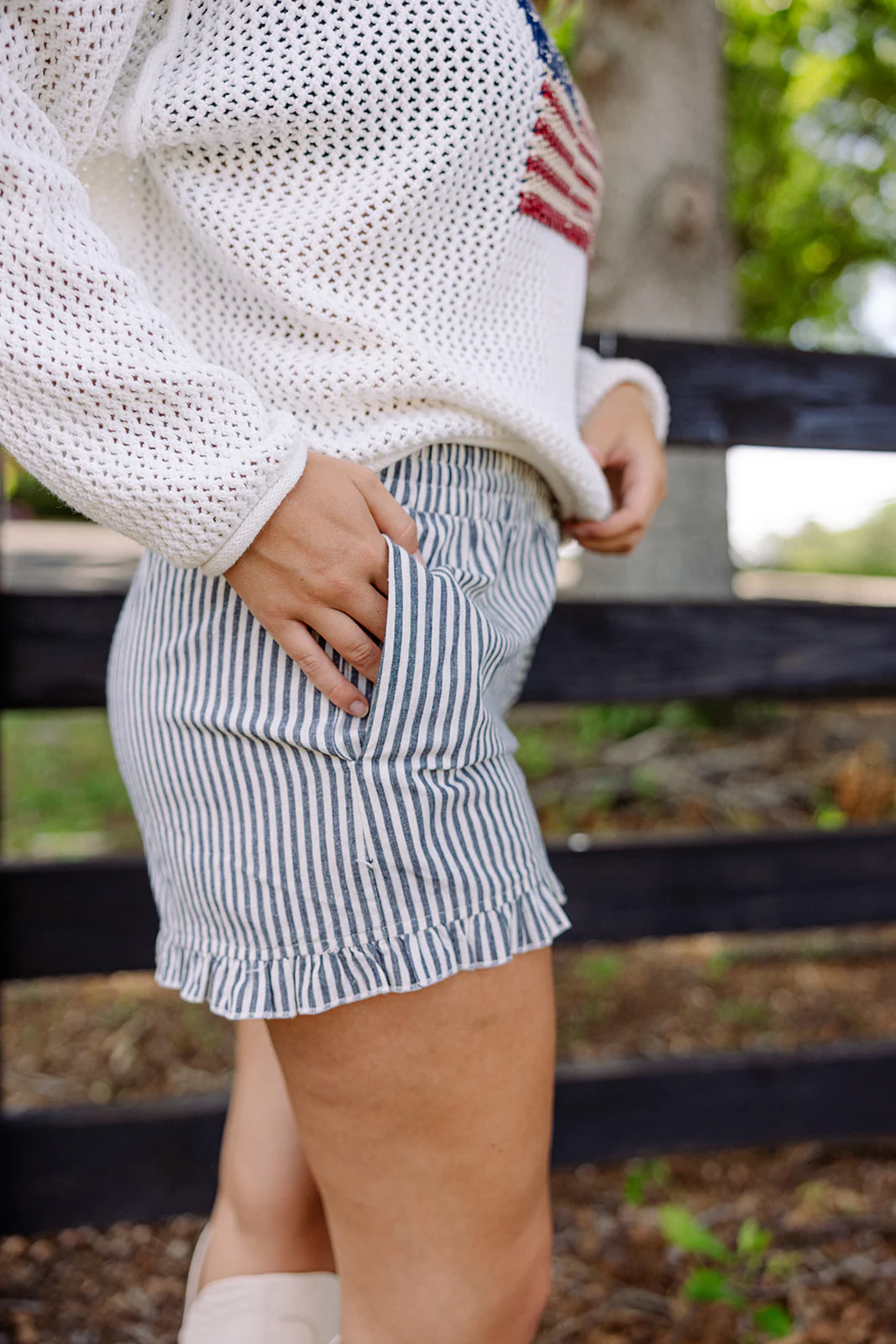Laura Navy & Cream Linen Ruffle Shorts - Image 3