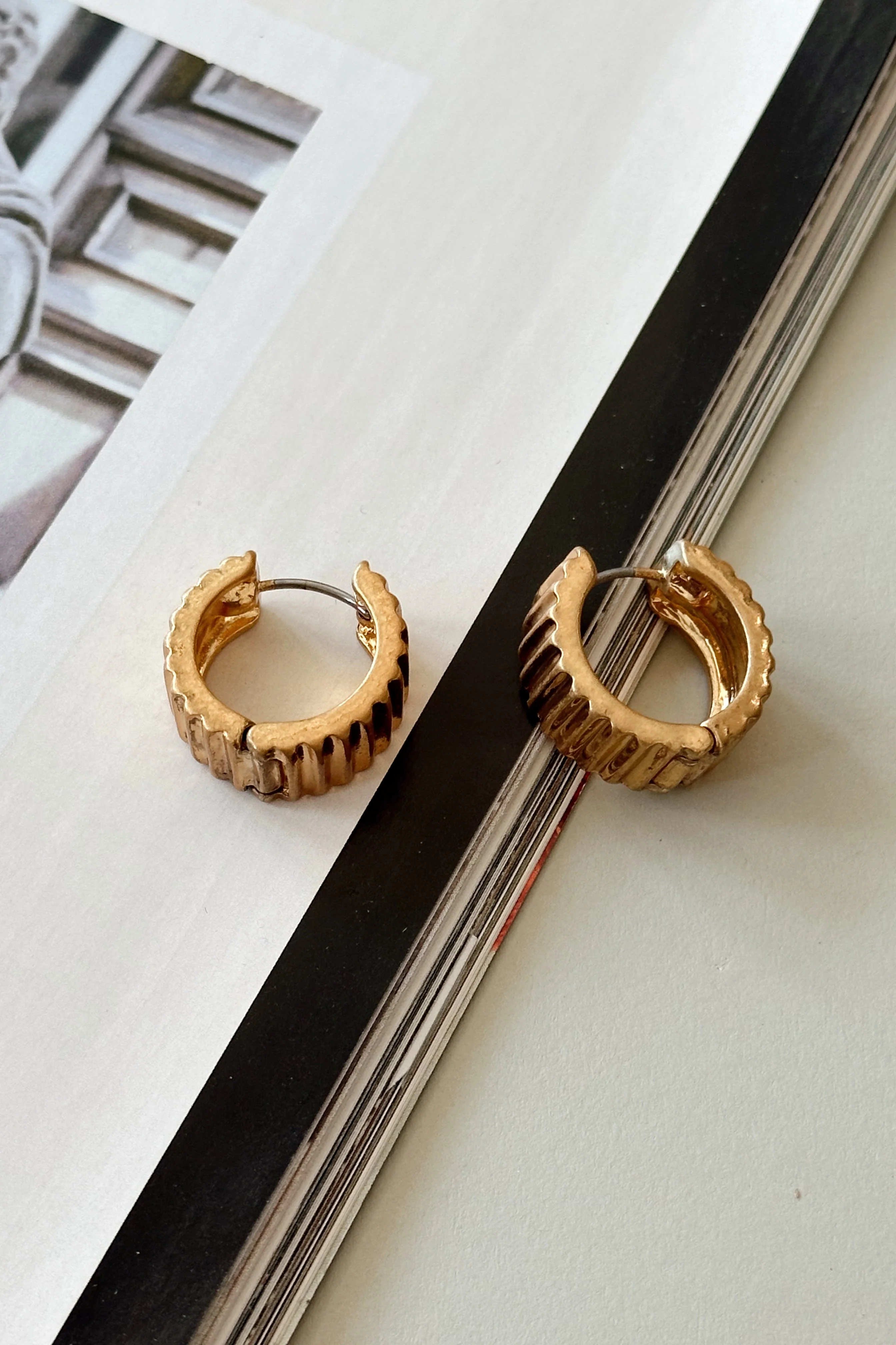Leah Gold Ribbed Hoop Earrings - Image 2