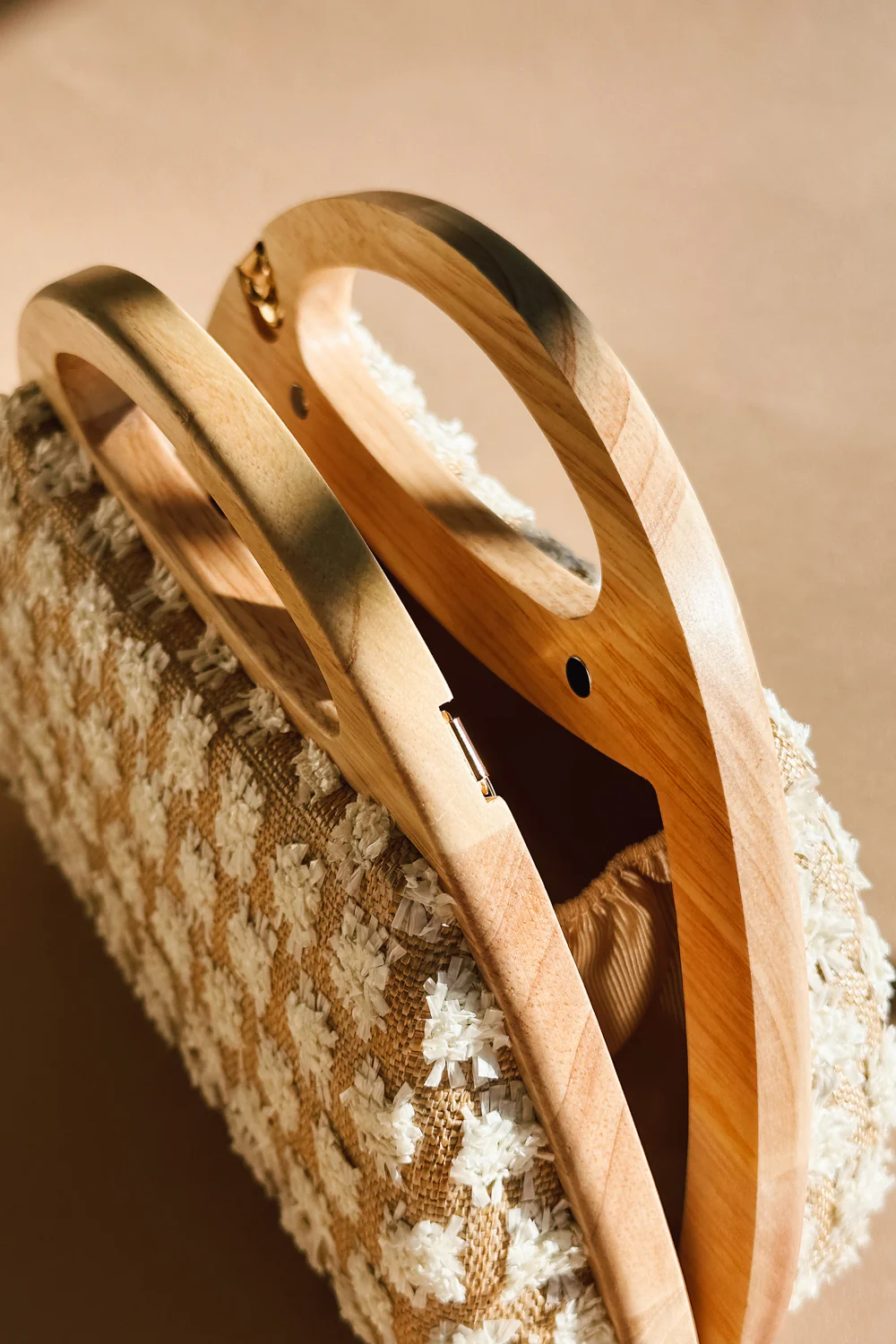 Lindy Natural Rattan Textured Purse - Image 2