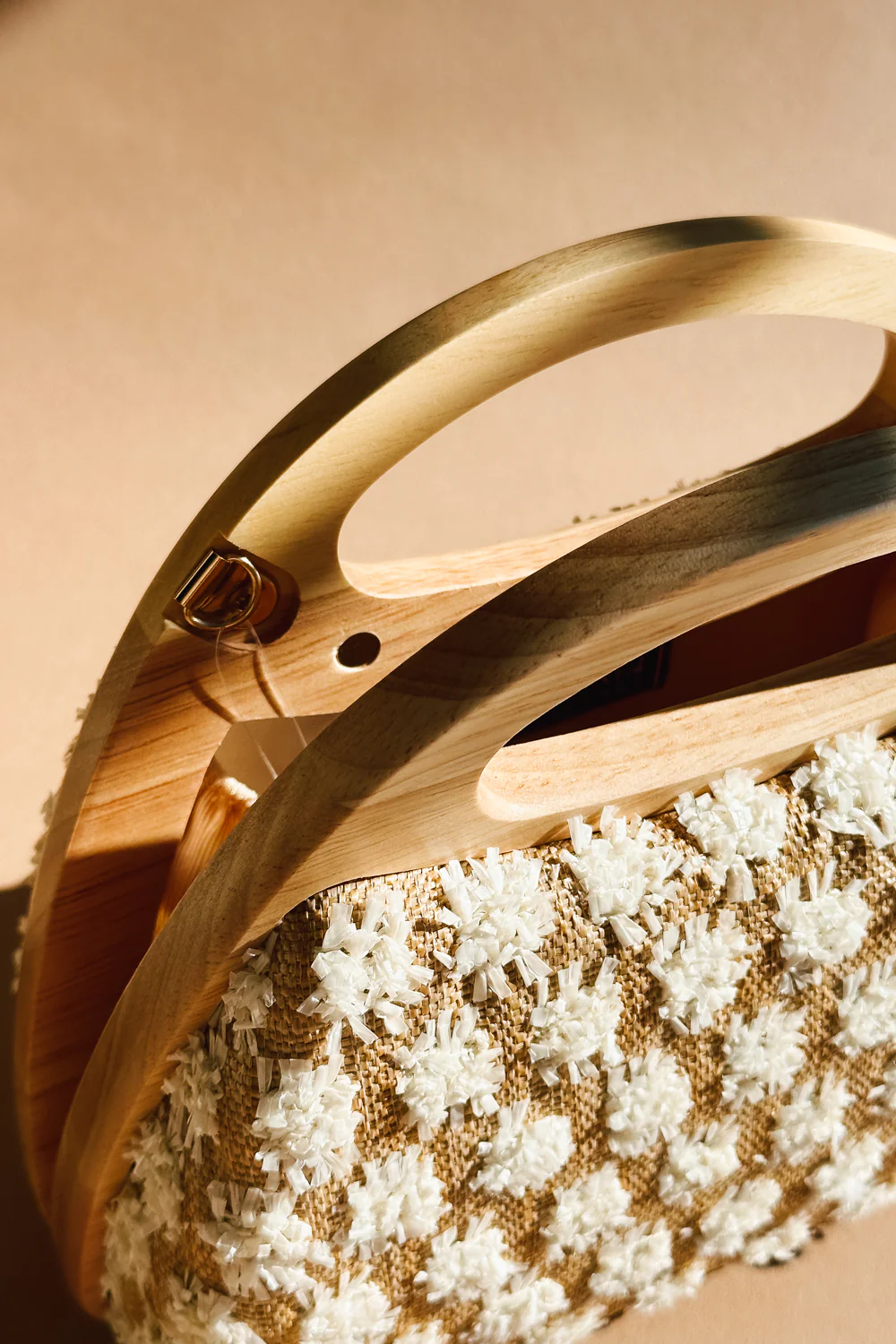 Lindy Natural Rattan Textured Purse - Image 4