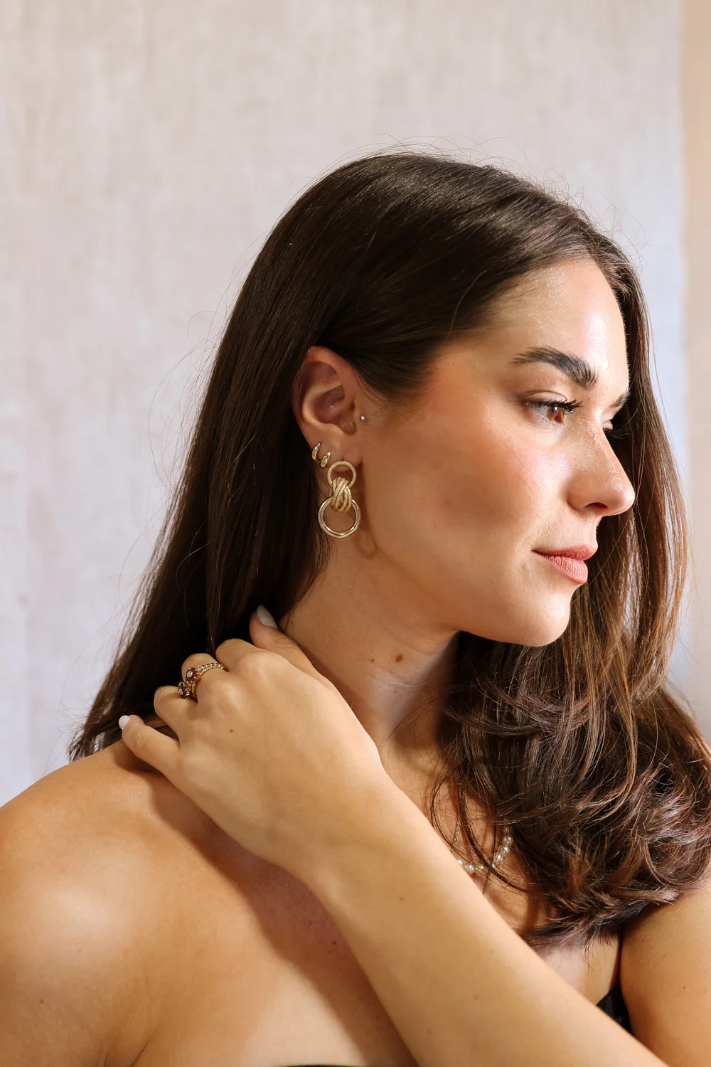 Lizzie Gold Circle Dangle Earring - Image 2