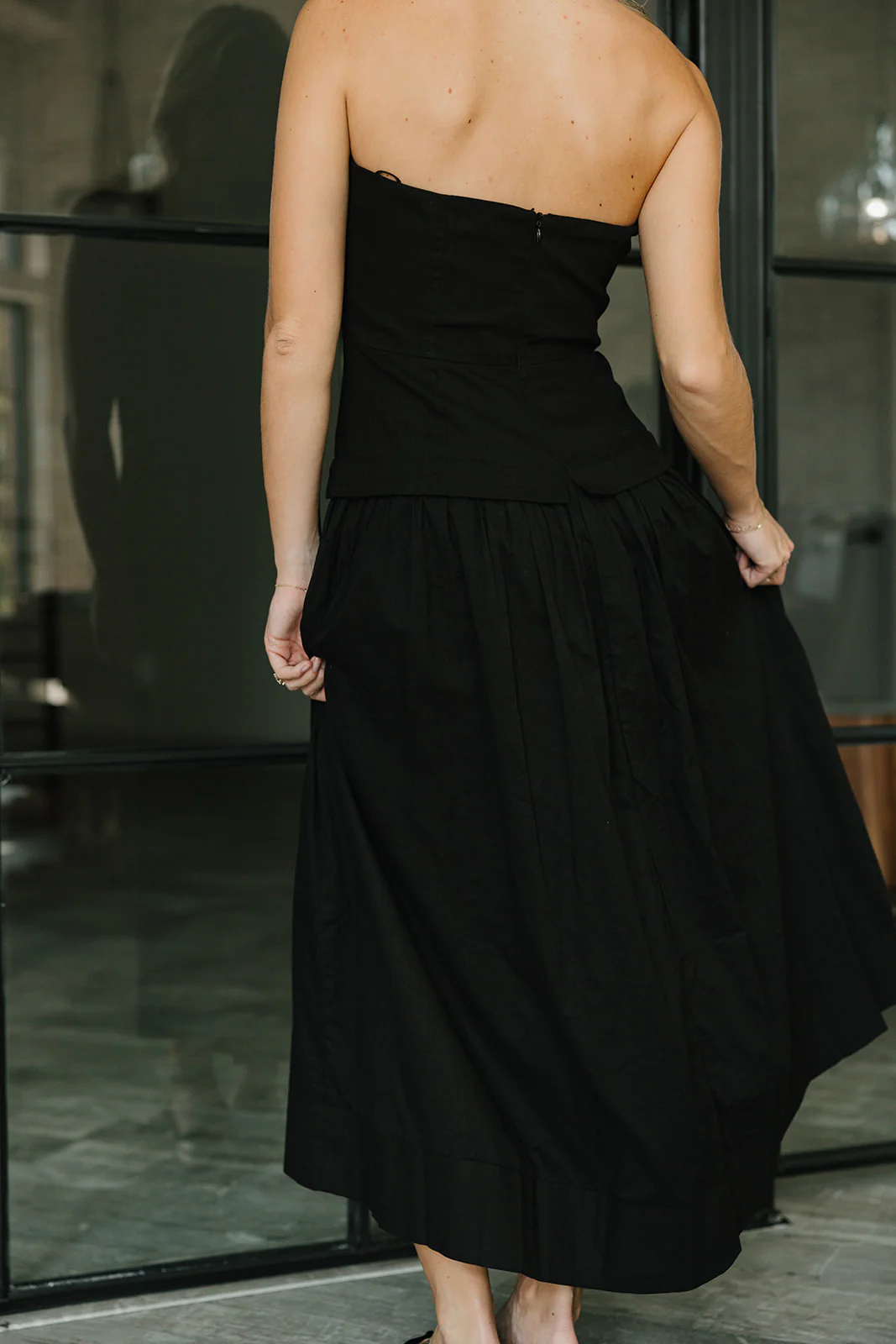 Loren Black Sleeveless Corset Midi Dress - Image 11