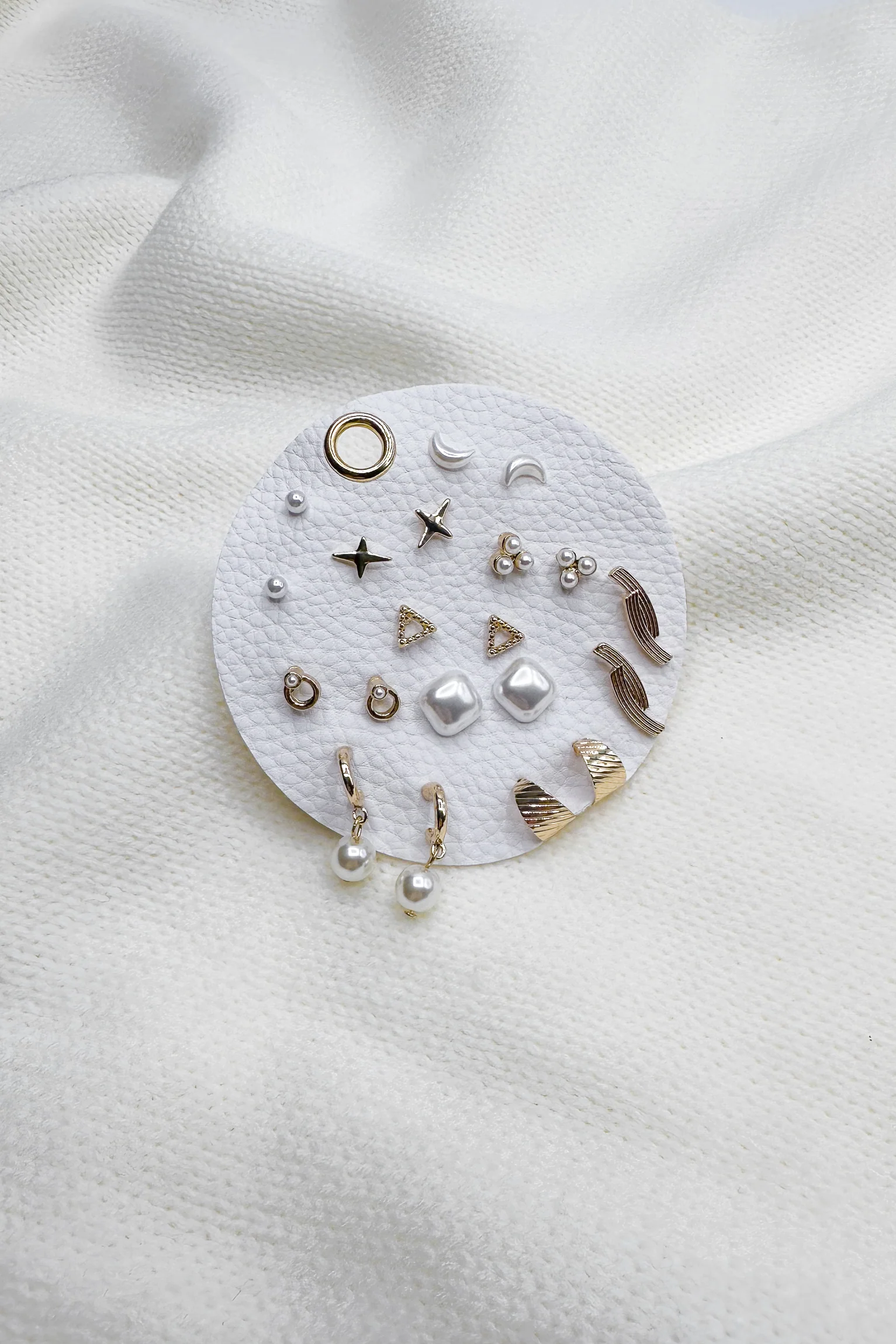 Luna Pearl & Gold Stud Earring Set - Image 3