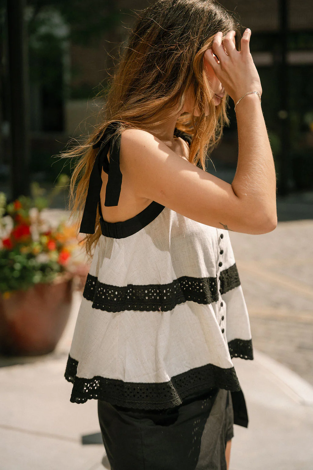 Maia Black & Natural Linen Flare Tank - Image 7
