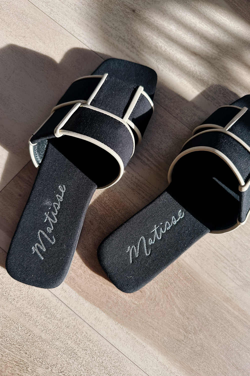 Matisse Biscayne Black Linen Slide Sandal - Image 2