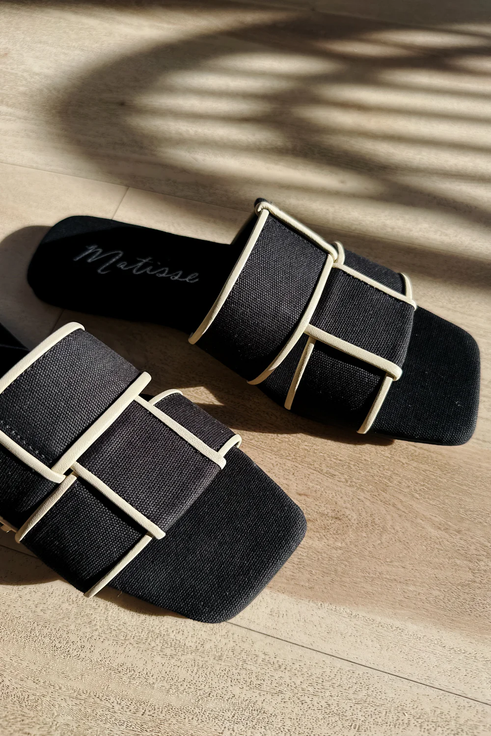 Matisse Biscayne Black Linen Slide Sandal - Image 5