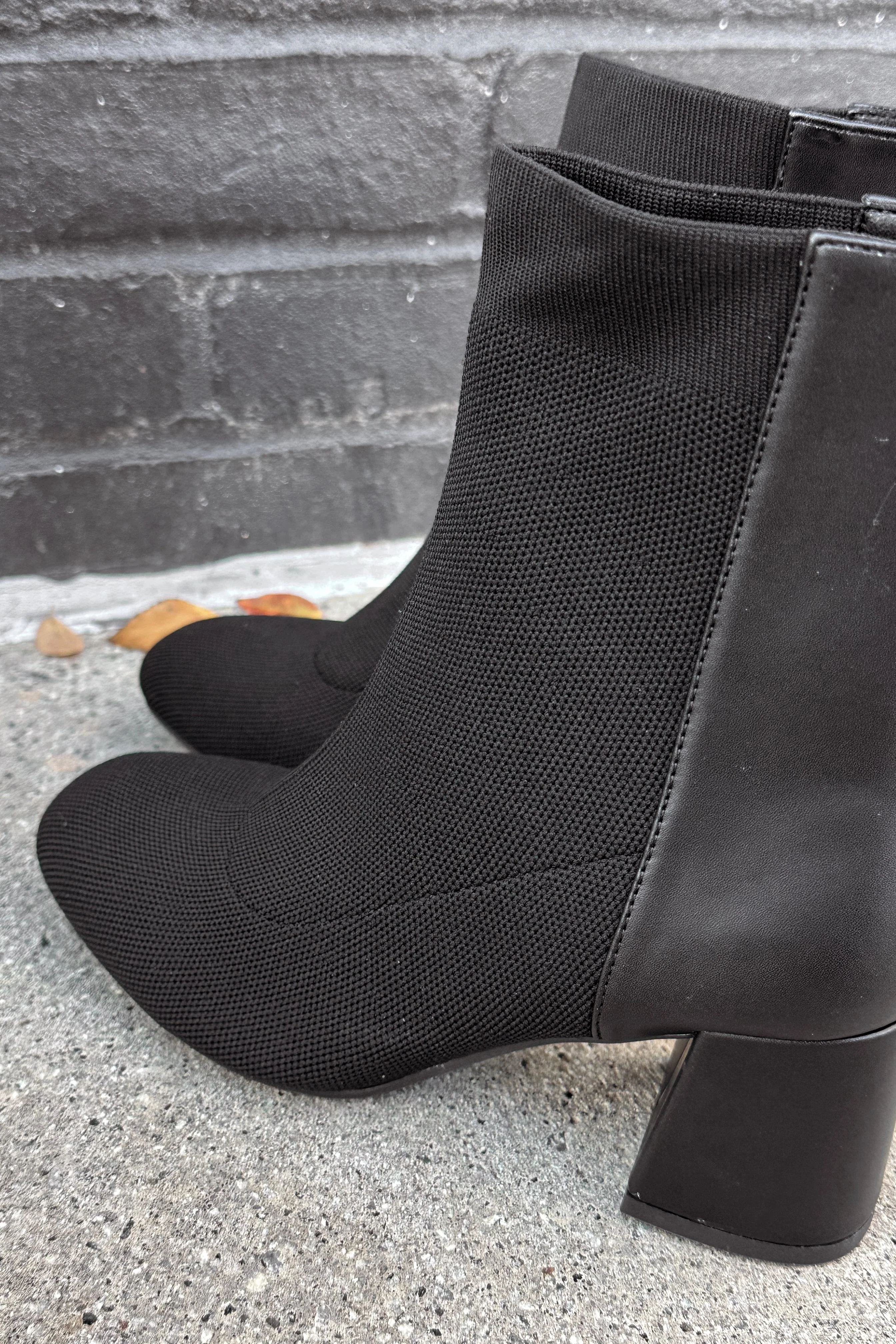 Mia Bronwen Black Pull On Boot - Image 4