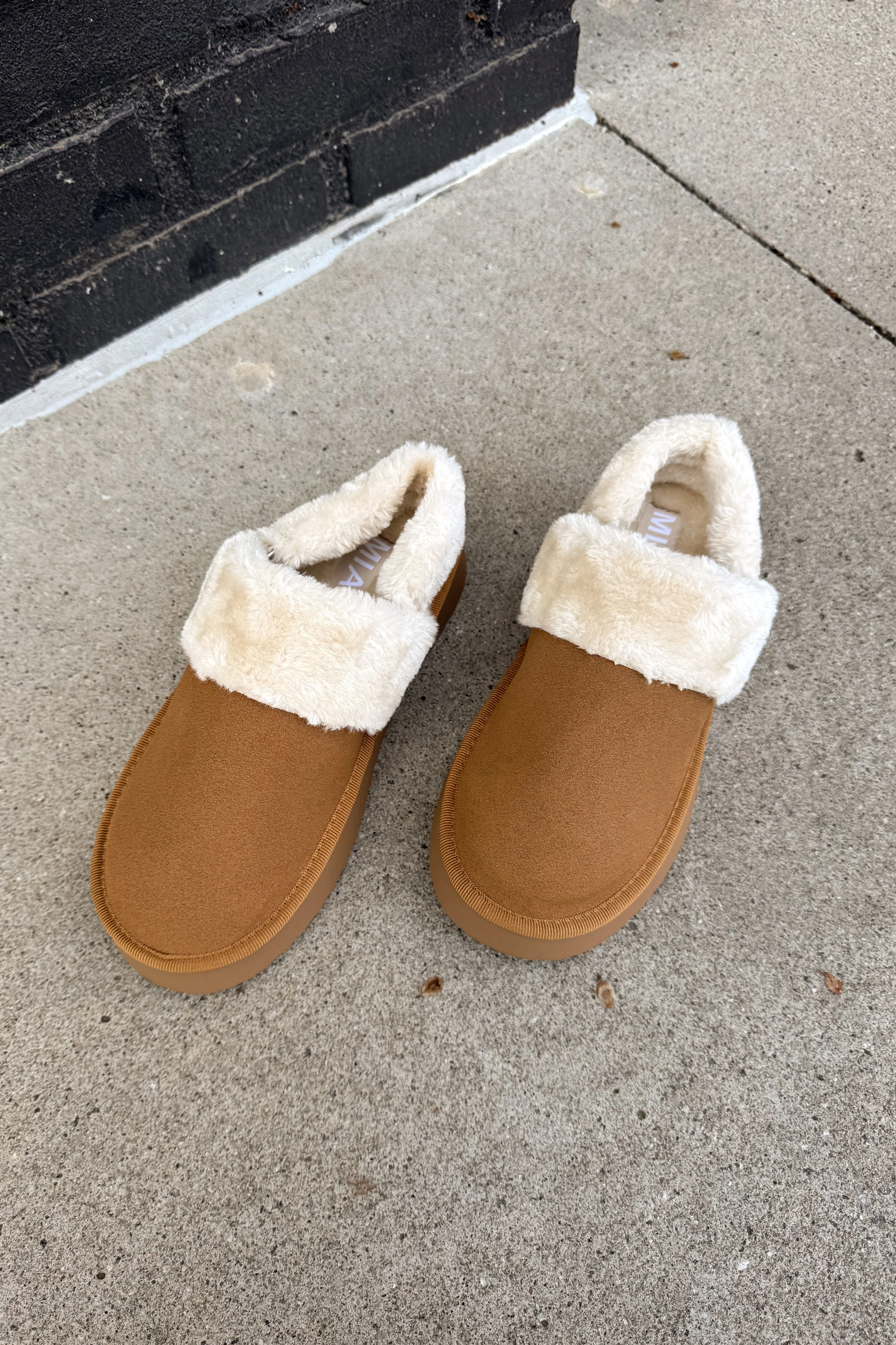 Mia Icier Cognac & Faux Fur Slip On Clog - Image 3