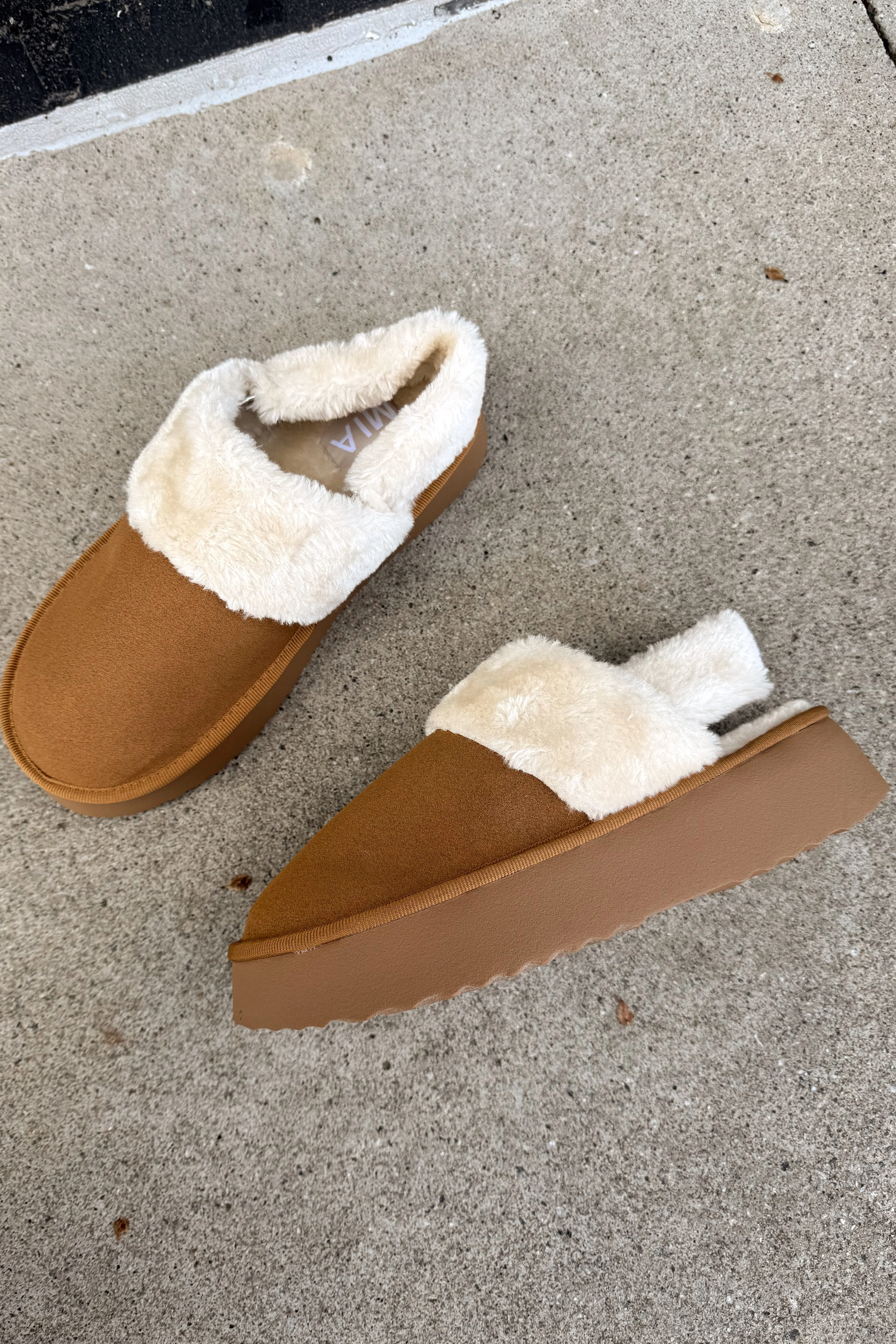 Mia Icier Cognac & Faux Fur Slip On Clog - Image 4