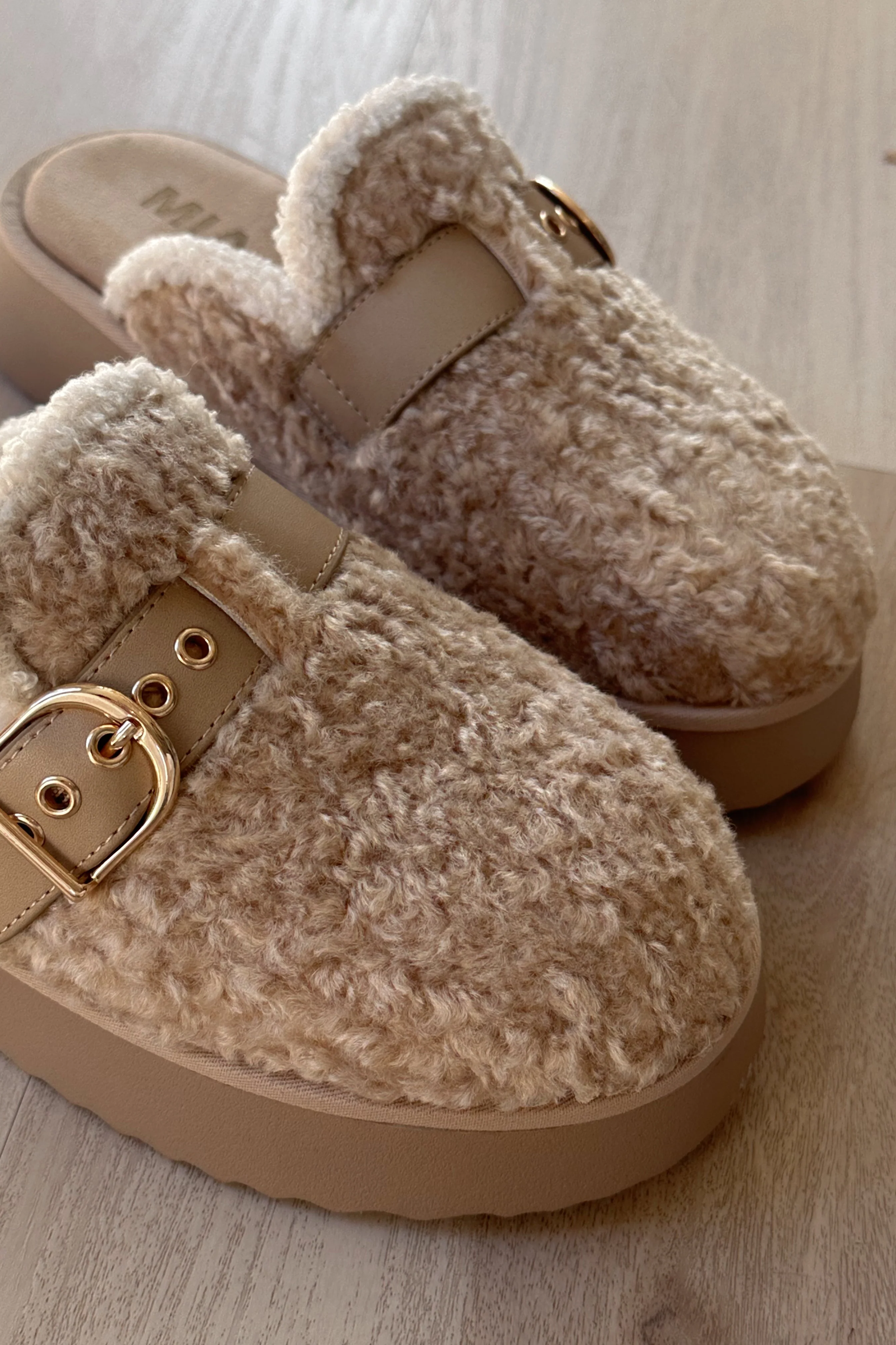 Mia Sugary Natural Shearling Platform Mule - Image 10