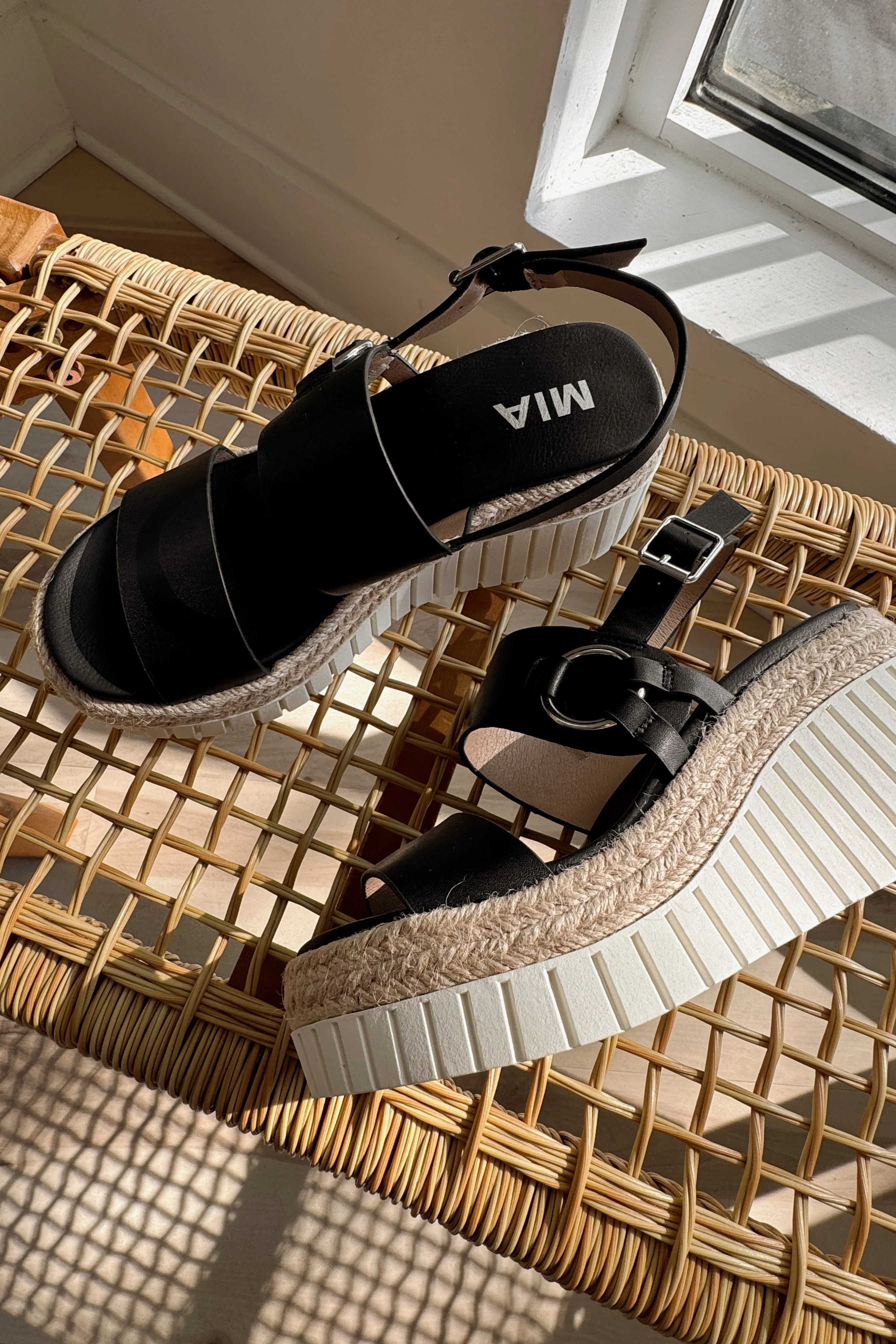 MIA Yuna Black & White Wedge Sandal - Image 3
