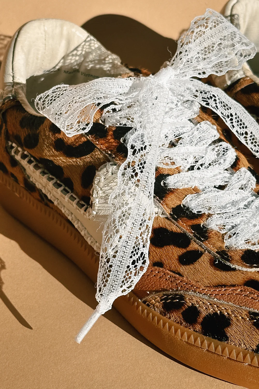 Off White Fancy Lace Shoe Laces - Image 4