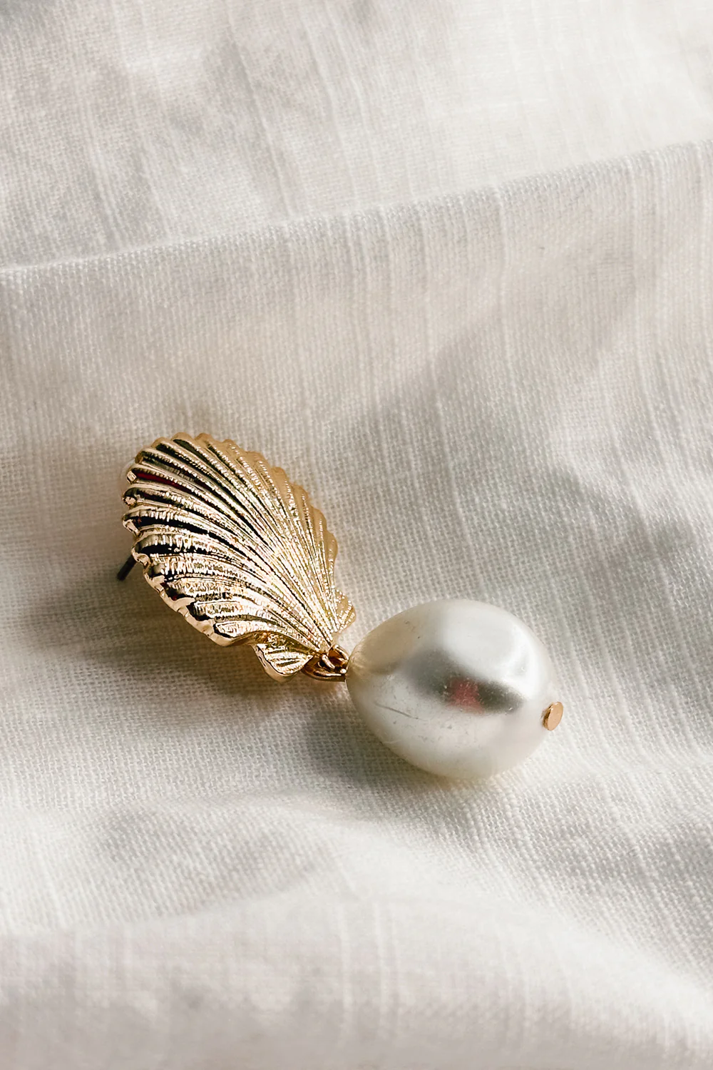 Olivia Pearl & Gold Seashell Dangle Earring - Image 4