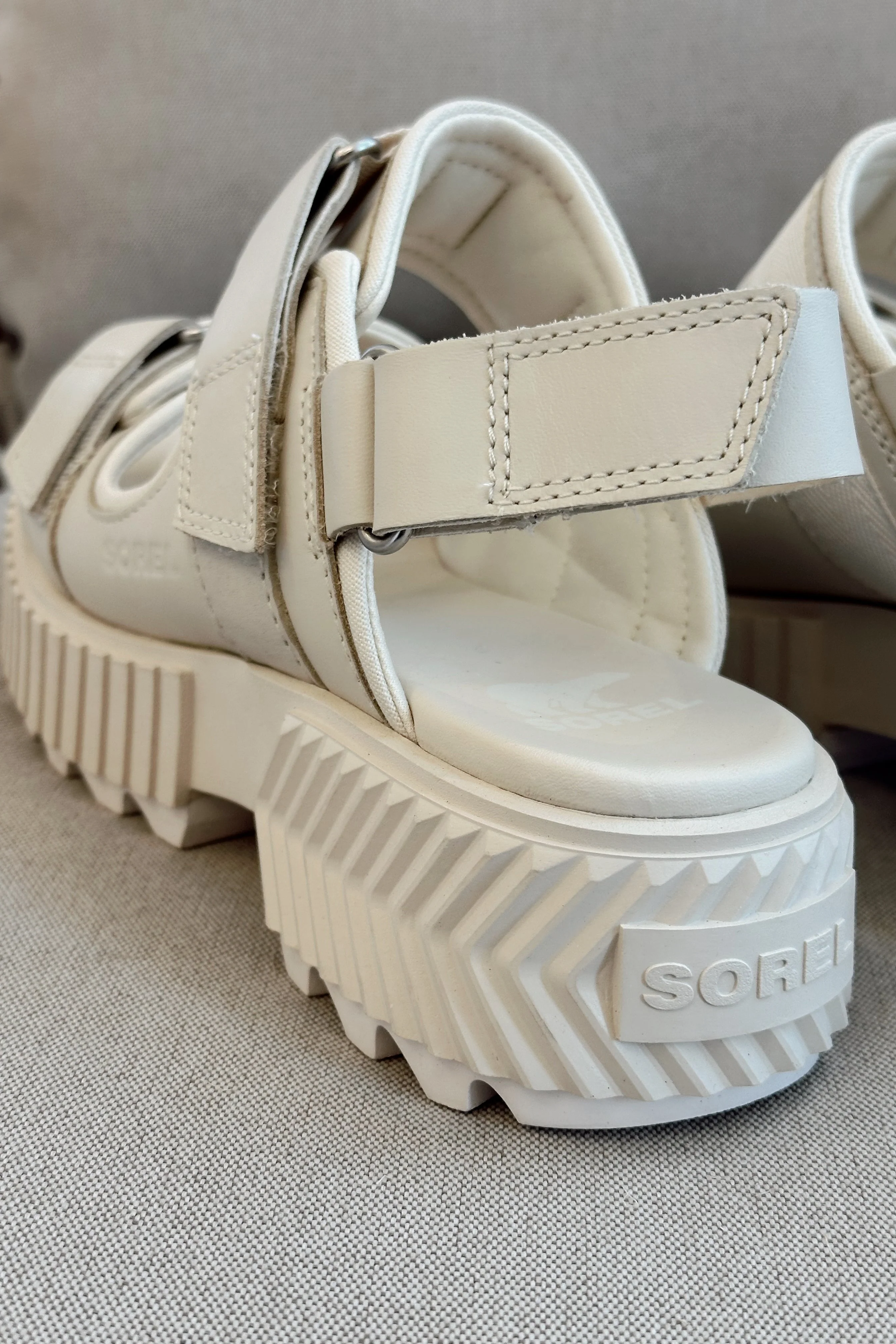 Sorel Ona Ave Multi Strap Chalk Mid Sandal - Image 4