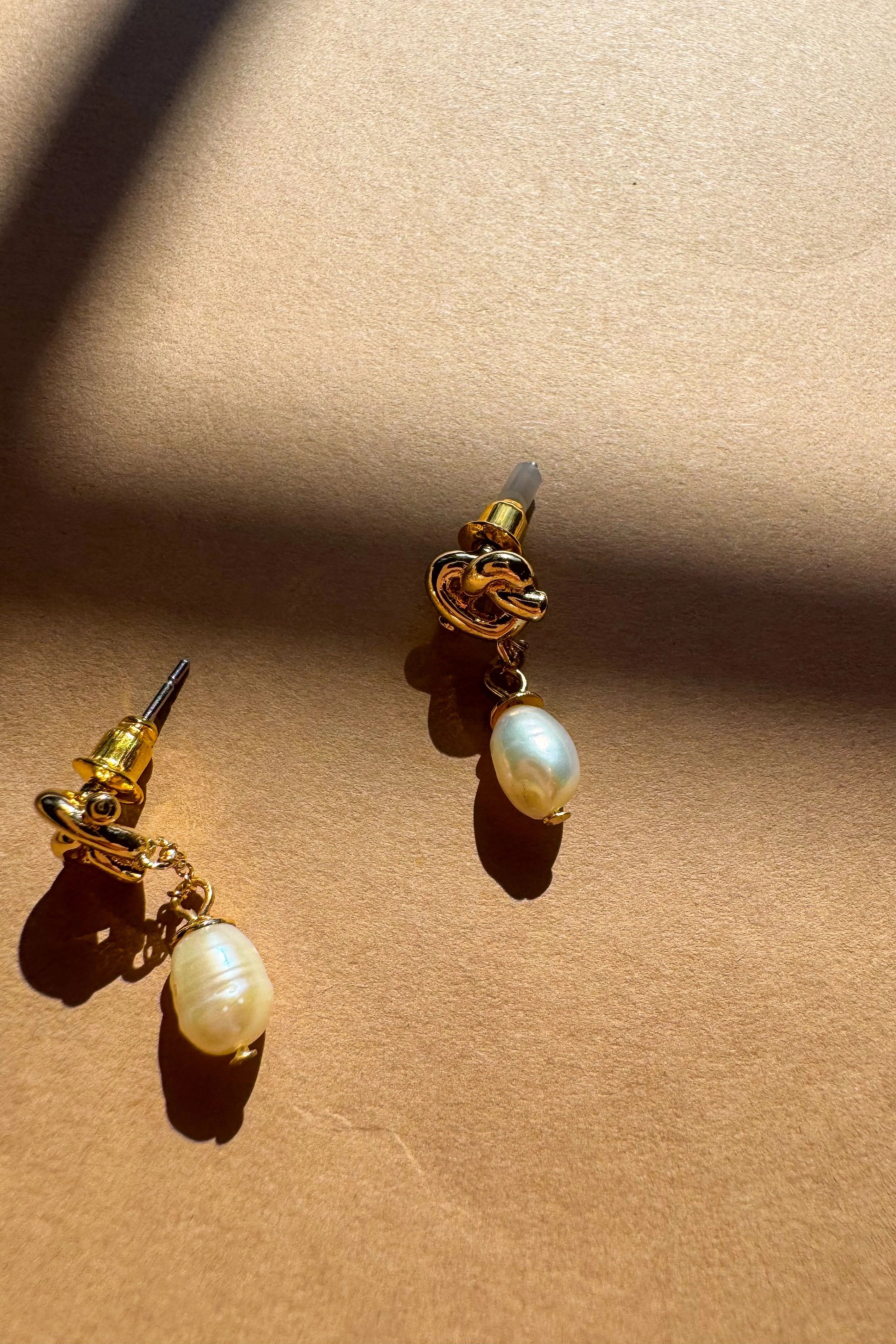 Paula Gold Knot & Pearl Earrings - Image 2