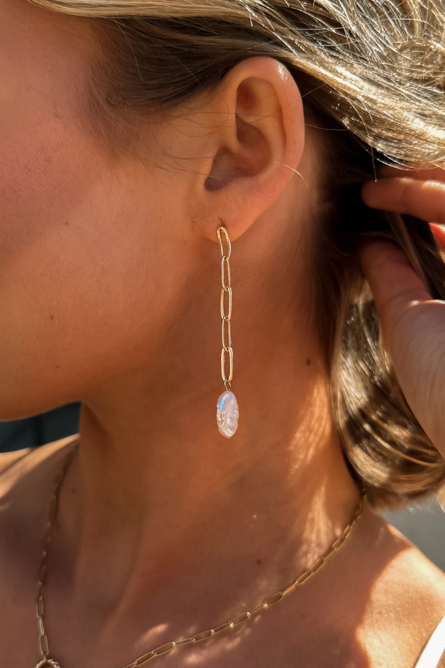 Layla Gold Chain & Flat Pearl Dangle Earring