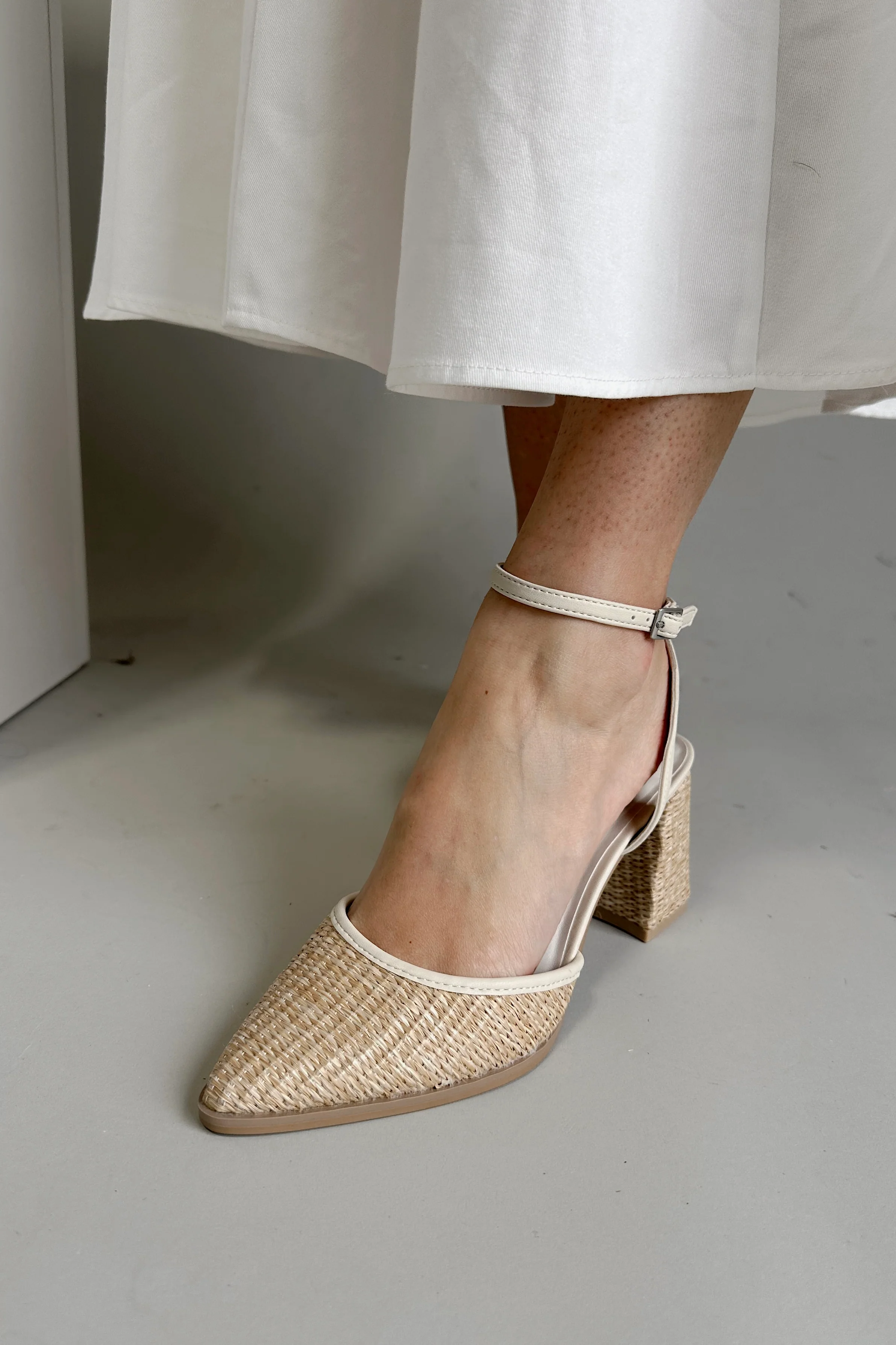 Princess Natural Pointed Toe Heel - Image 11