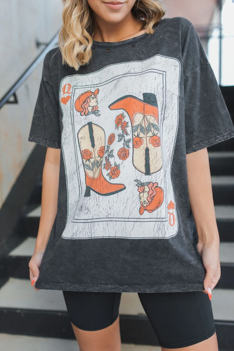Queen Of Hearts Graphic Tee - Image 3