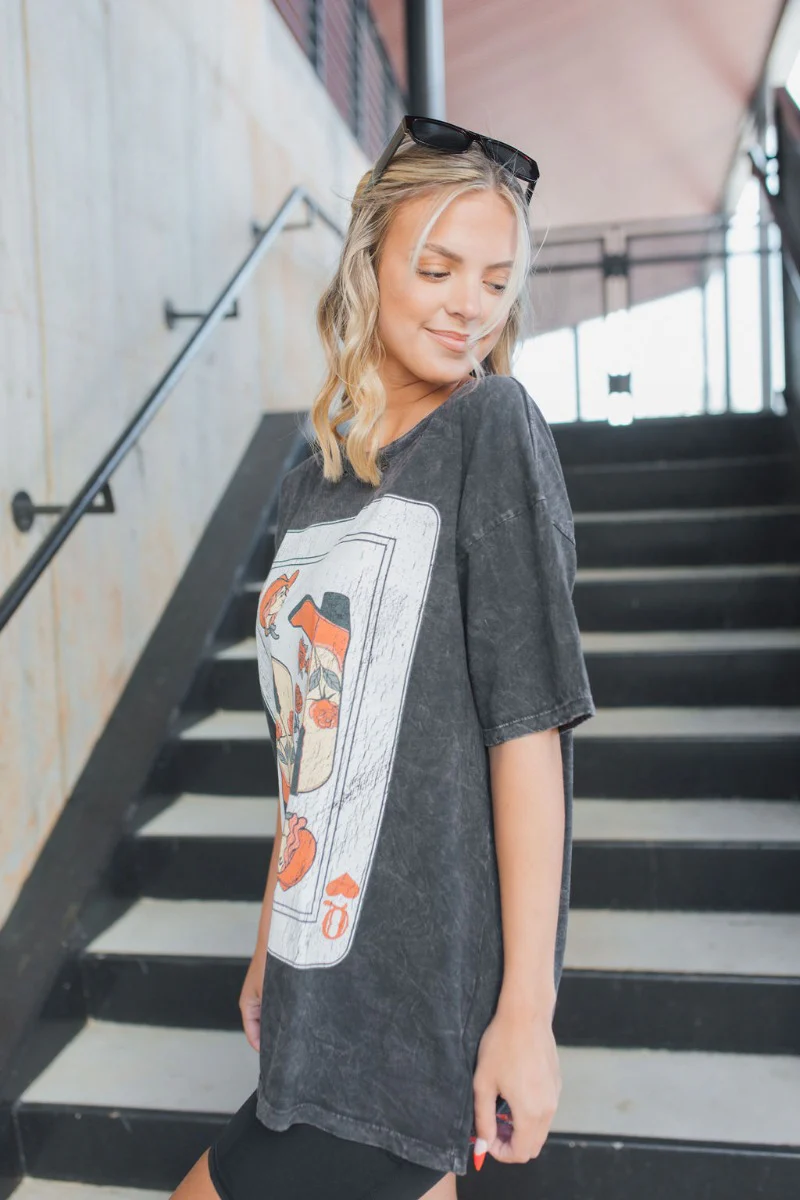 Queen Of Hearts Graphic Tee - Image 5
