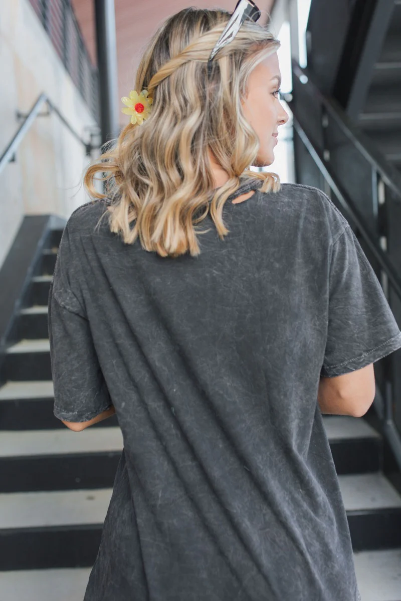 Queen Of Hearts Graphic Tee - Image 7
