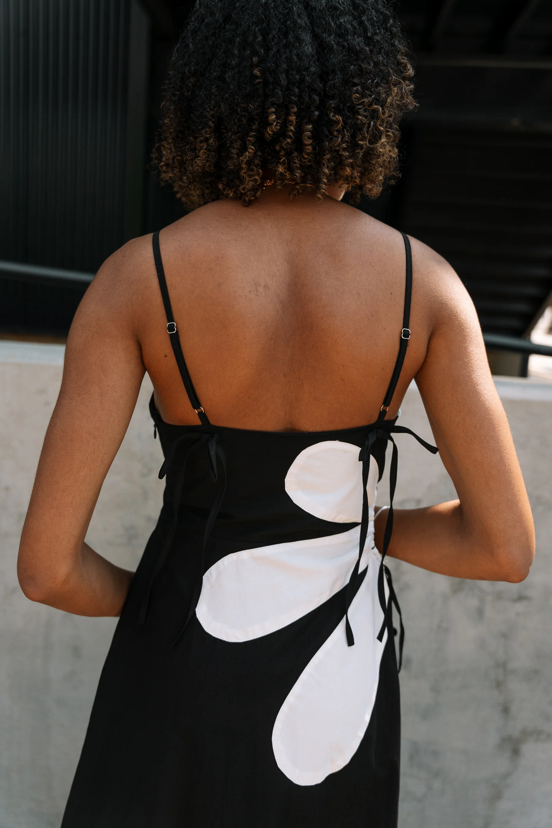 Raya Black & White Floral Key Hole Midi Dress - Image 11