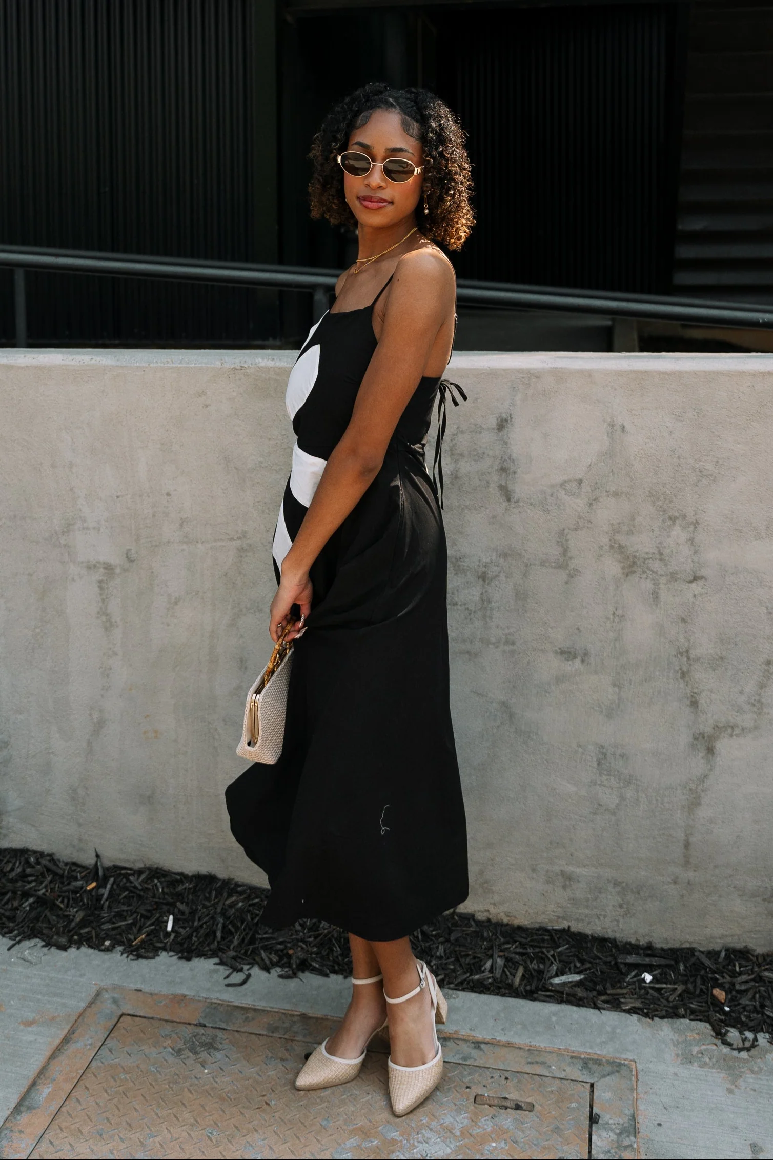 Raya Black & White Floral Key Hole Midi Dress - Image 5