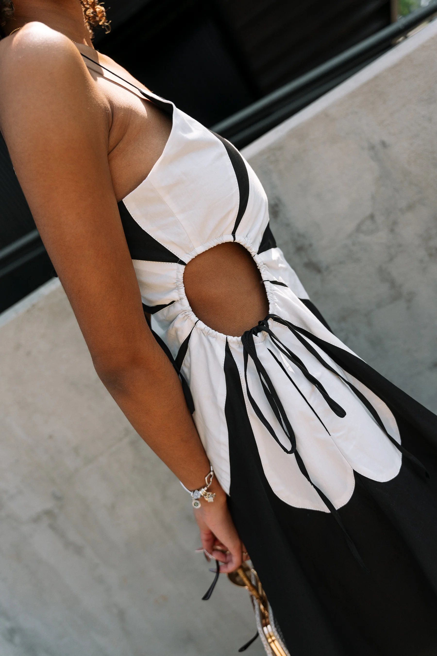 Raya Black & White Floral Key Hole Midi Dress - Image 8
