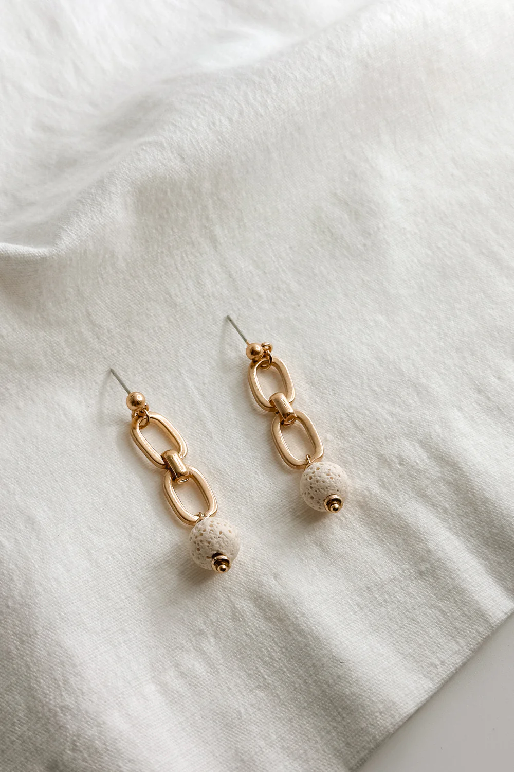 Rhodes Gold & Cream Chain Dangle Earring - Image 2