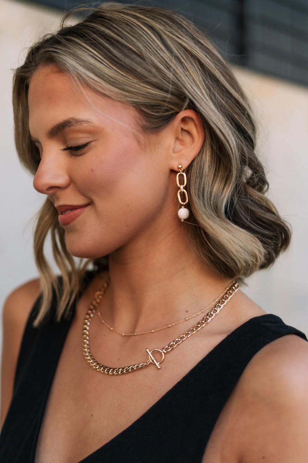 Rhodes Gold & Cream Chain Dangle Earring - Image 3