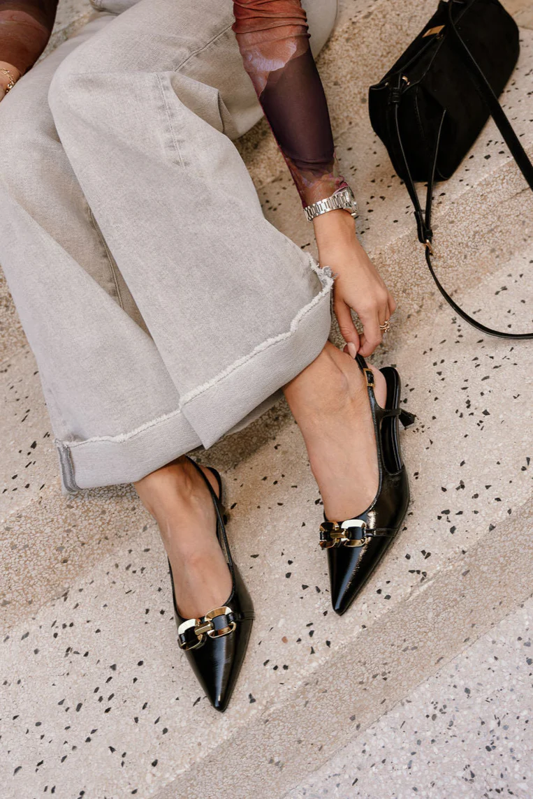 Ring Black & Gold Chain Pointed Toe Heel