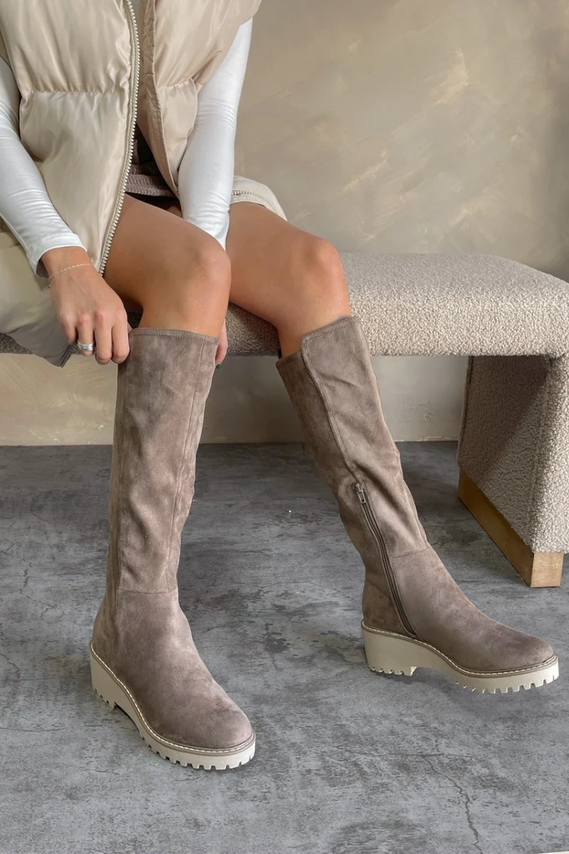 Risky Boot in Dark Taupe