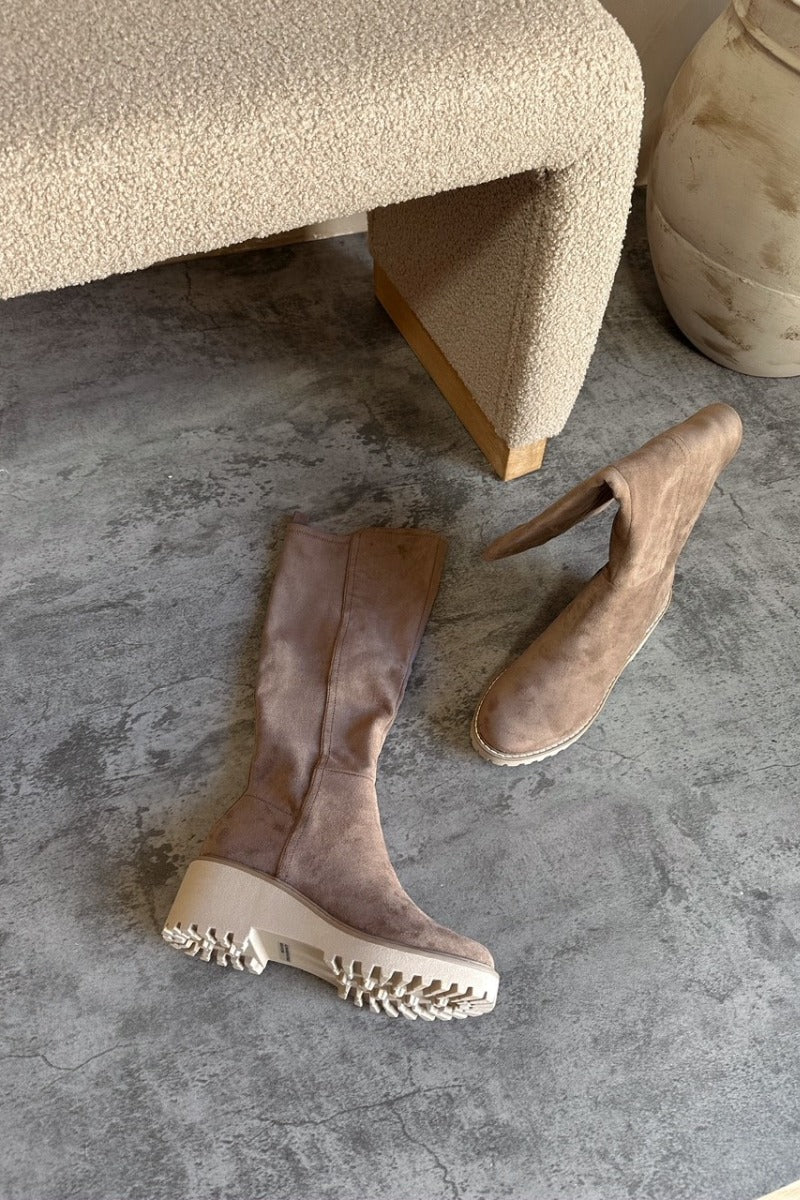 Risky Boot in Dark Taupe - Image 4