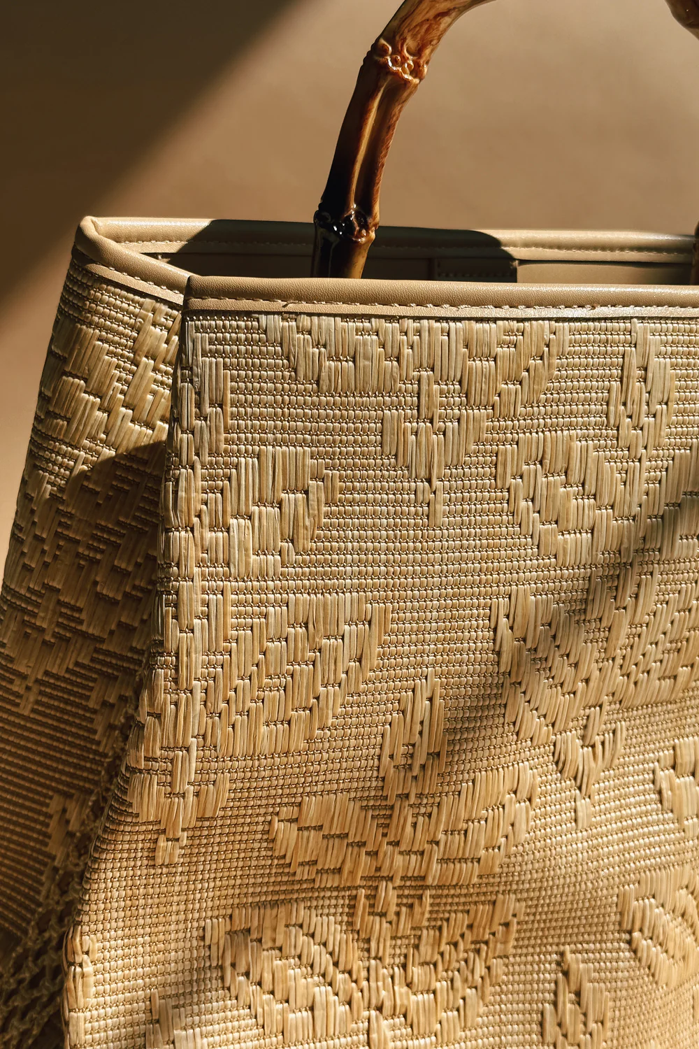 Riviera Natural Floral & Bamboo Handle Purse - Image 9