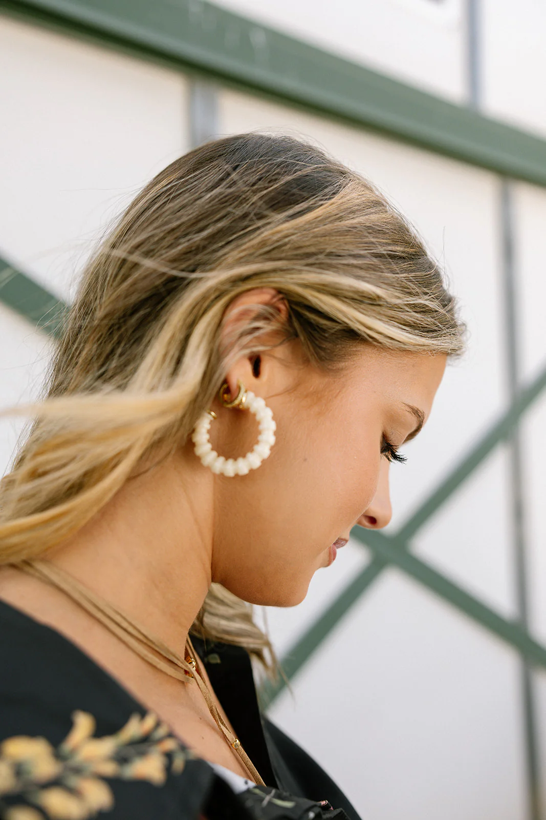 Rory Cream Ribbed Hoop Earrings - Image 3