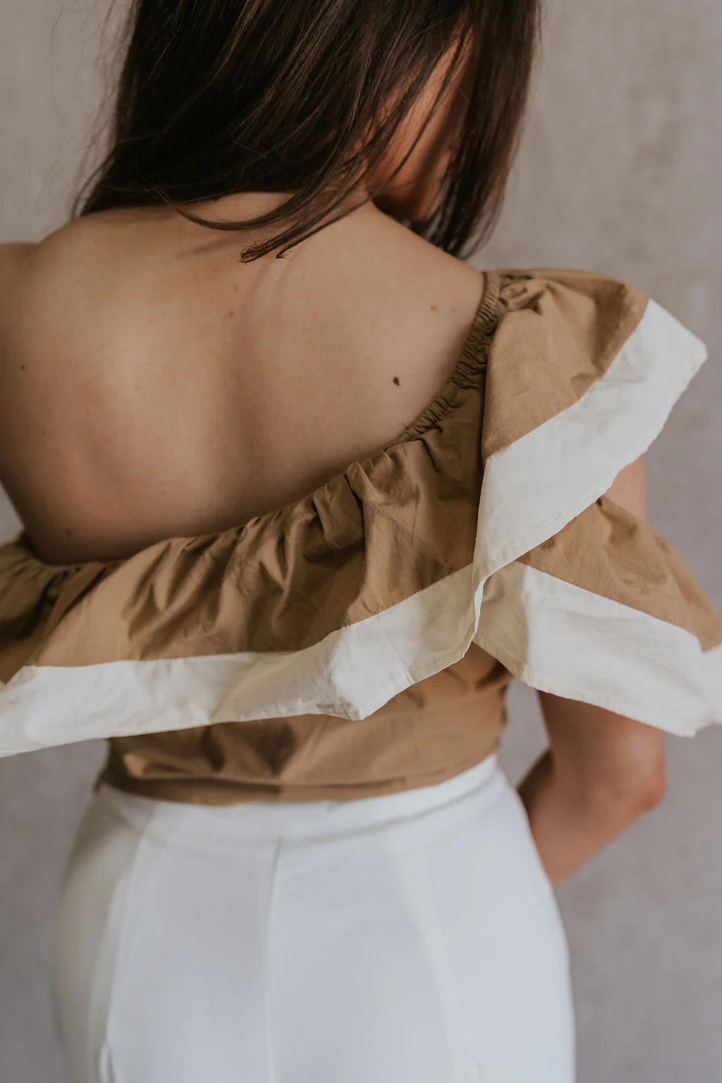 Rosalie Khaki & Cream Ruffle One-Shoulder Top - Image 6