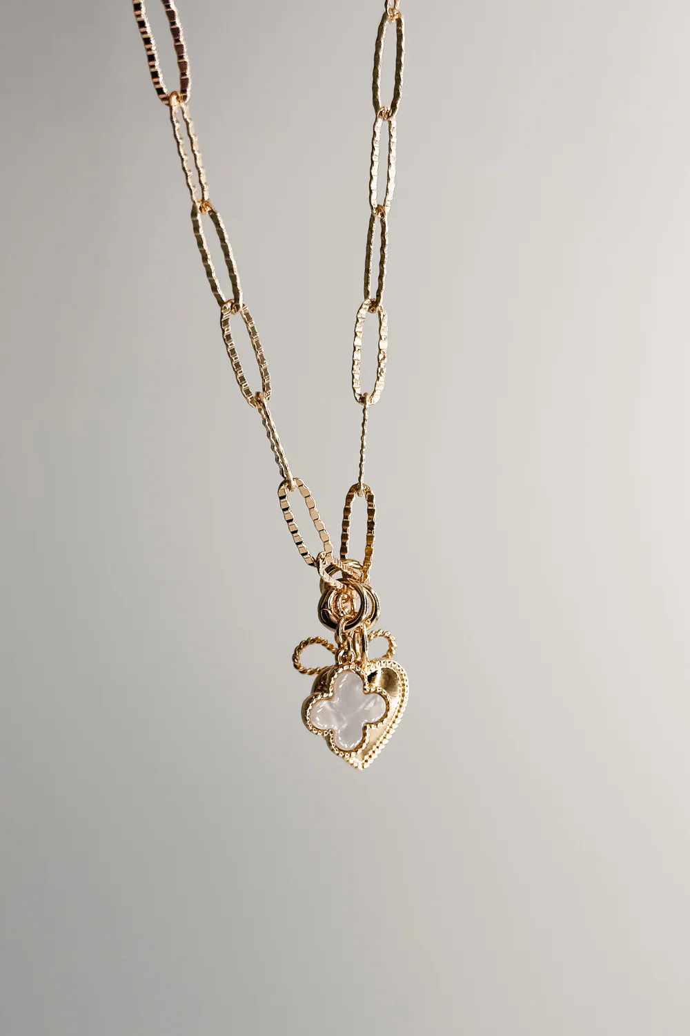 Sadie Gold Textured Chain Link Necklace - Image 3