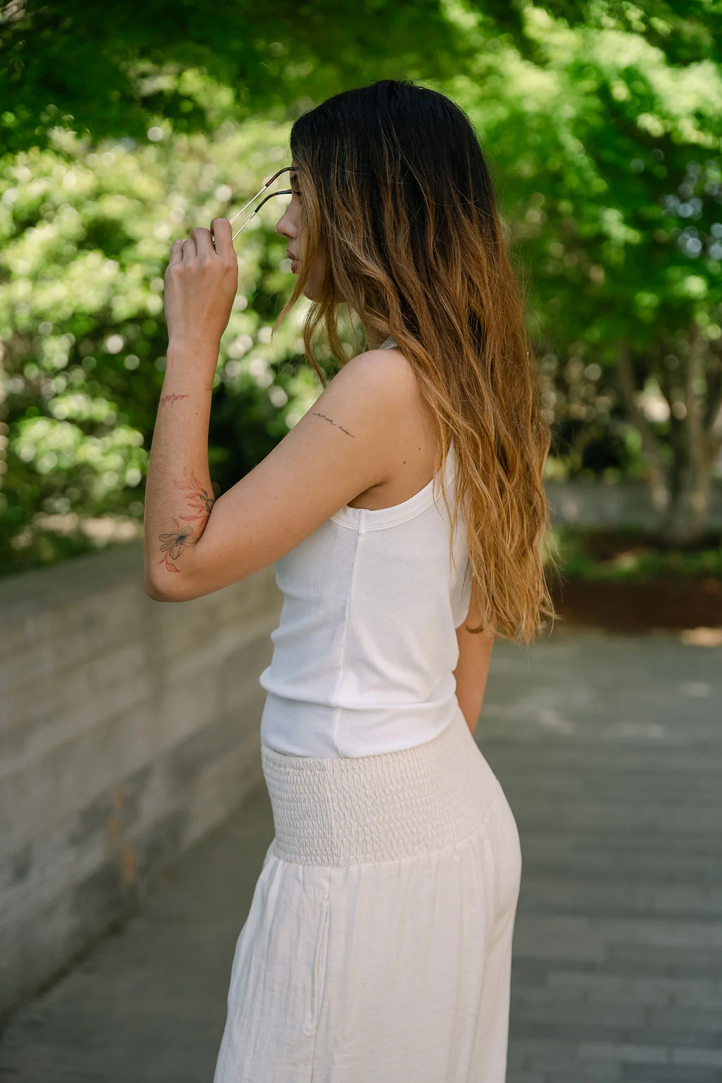 Selah White Ribbed Quarter Button-Up Tank - Image 5