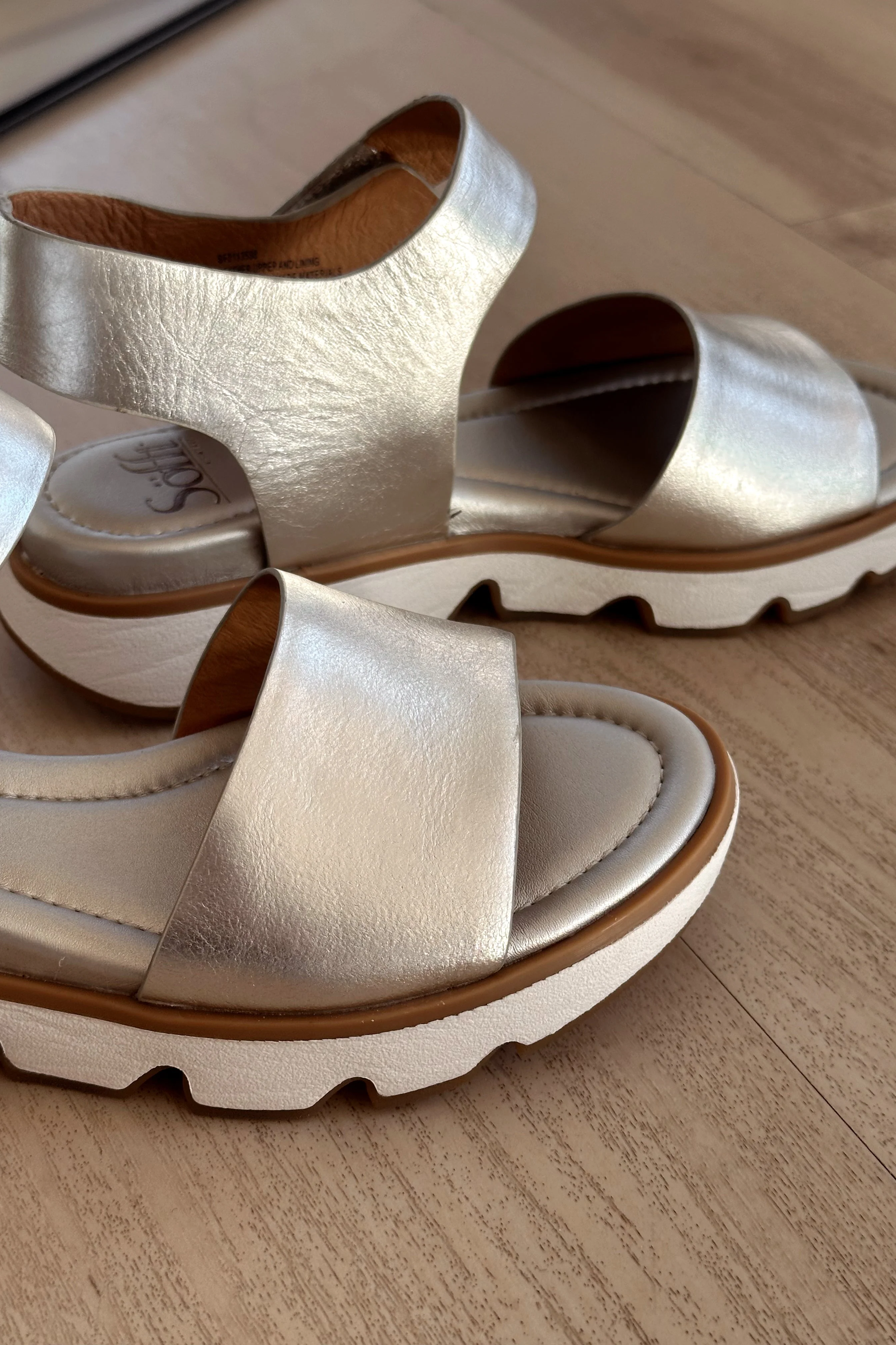 Sofft Morgan Light Platino Wedge Sandal