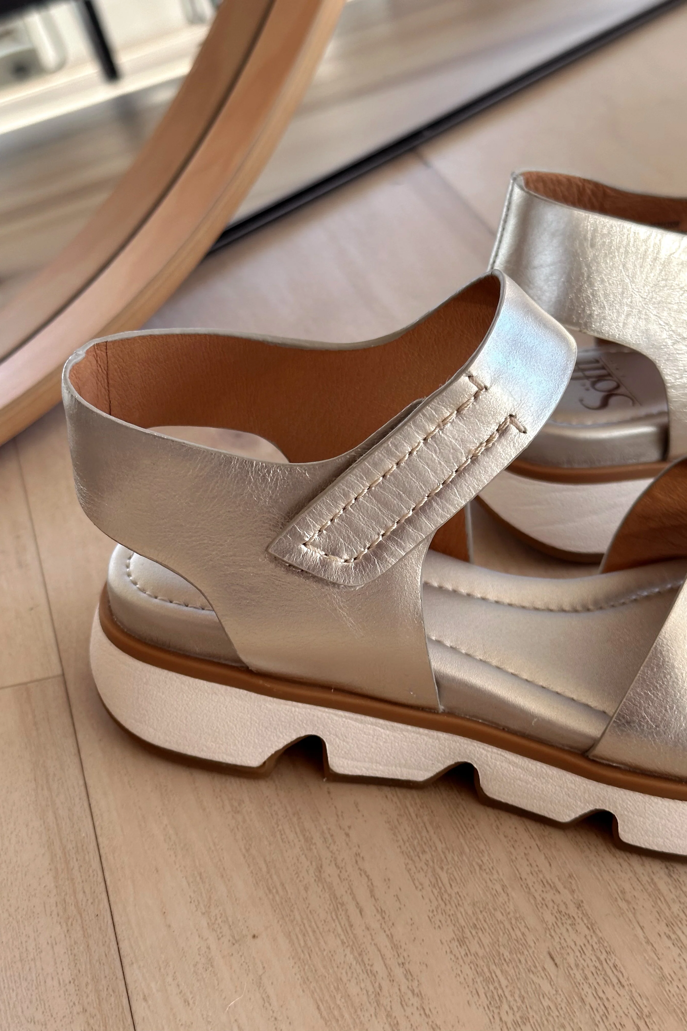 Sofft Morgan Light Platino Wedge Sandal - Image 4