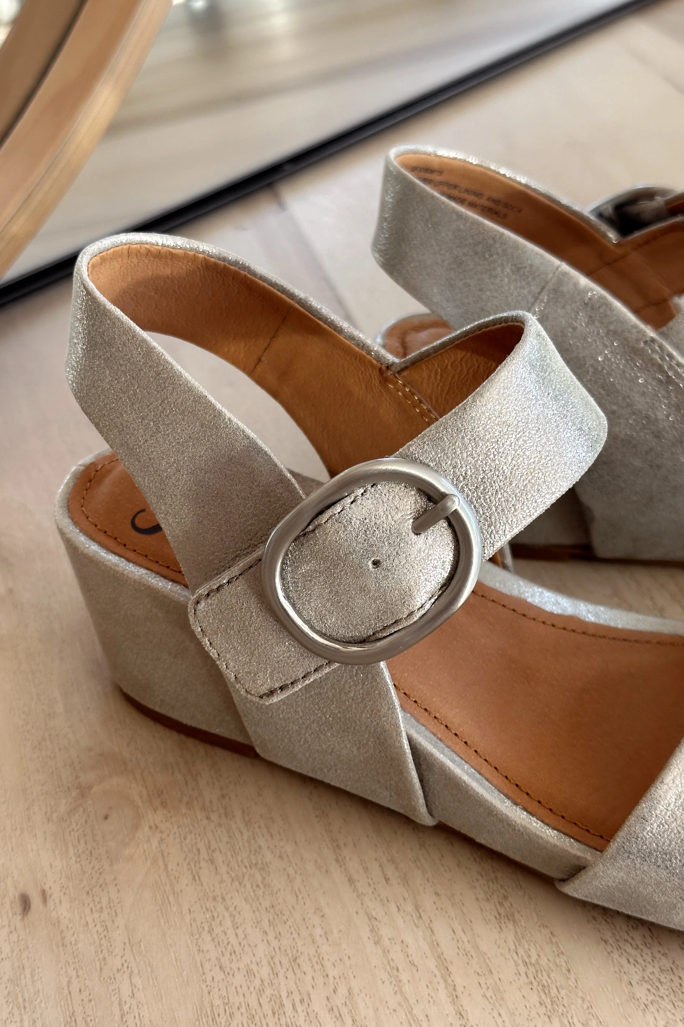 Sofft Vaya Silver Stone Wedge Sandal