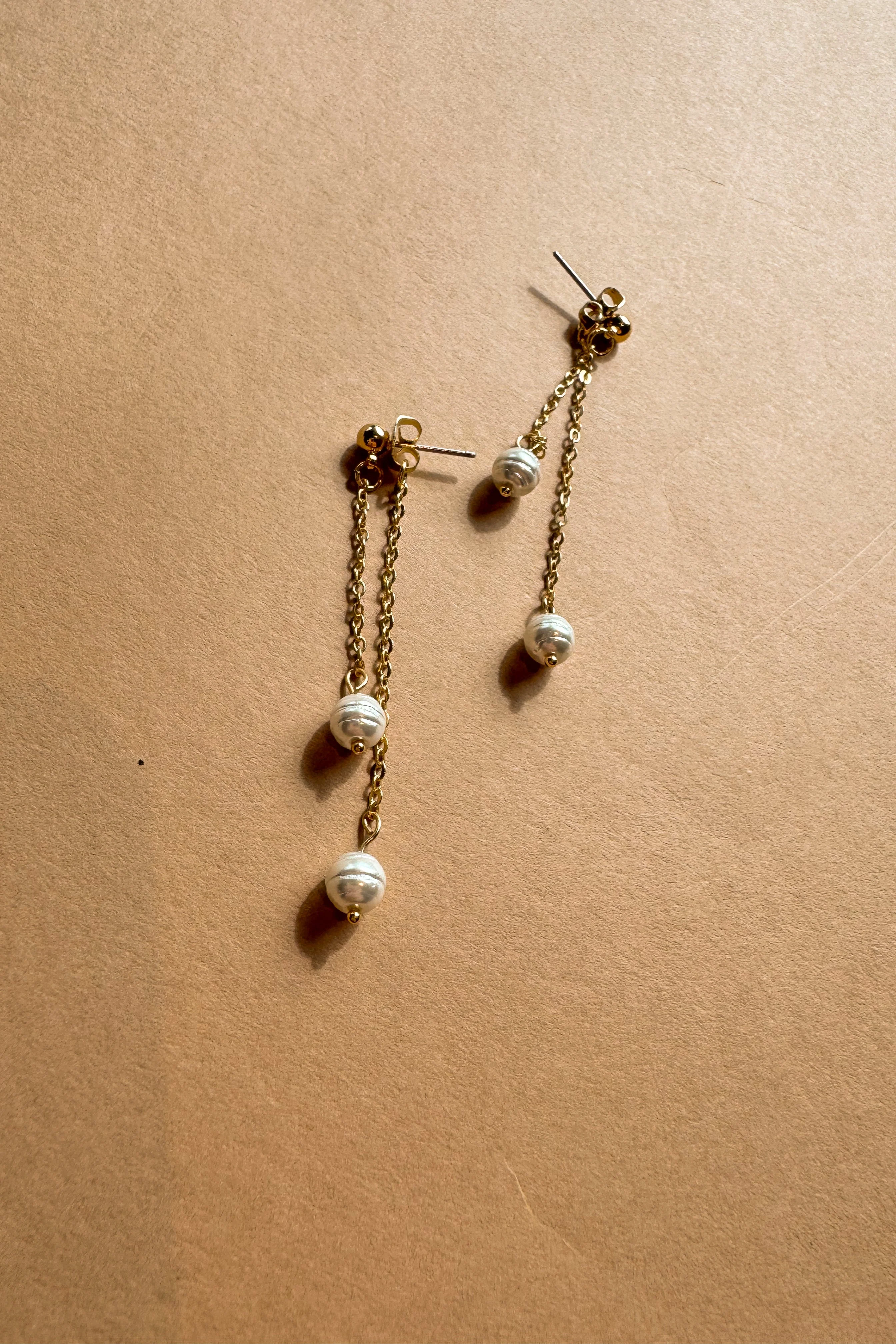 Sophia Pearl & Gold Chain Dangle Earring - Image 2