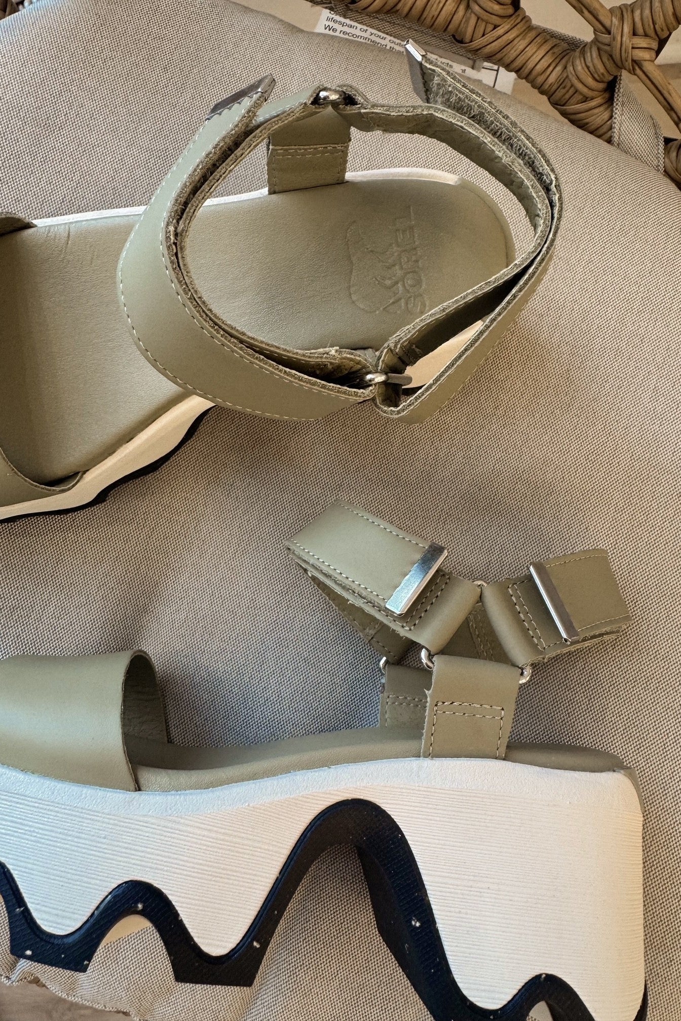 Sorel Kinetic Aura Y-Strap Dusty Twill & Gum Heel Sandal - Image 2